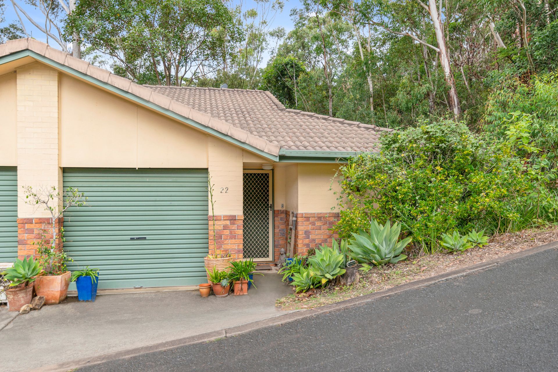 31 Simpsons Road, Elanora QLD 4221