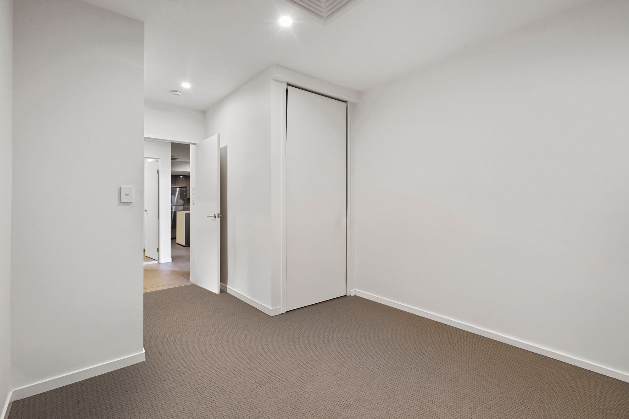 1606/35 Burdett Street — photo 5 of 12