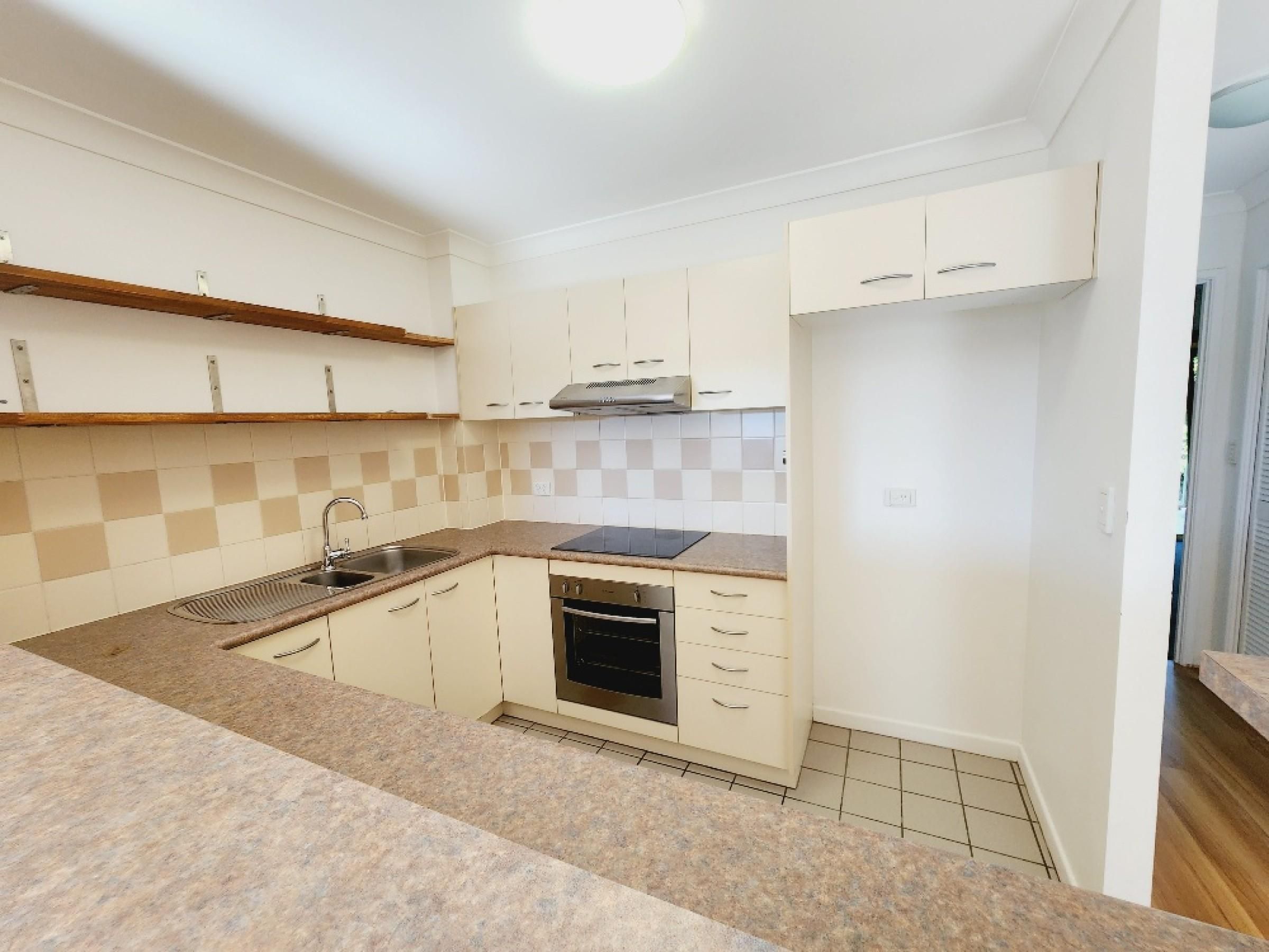 13/263 Gregory Terrace — photo 7 of 12