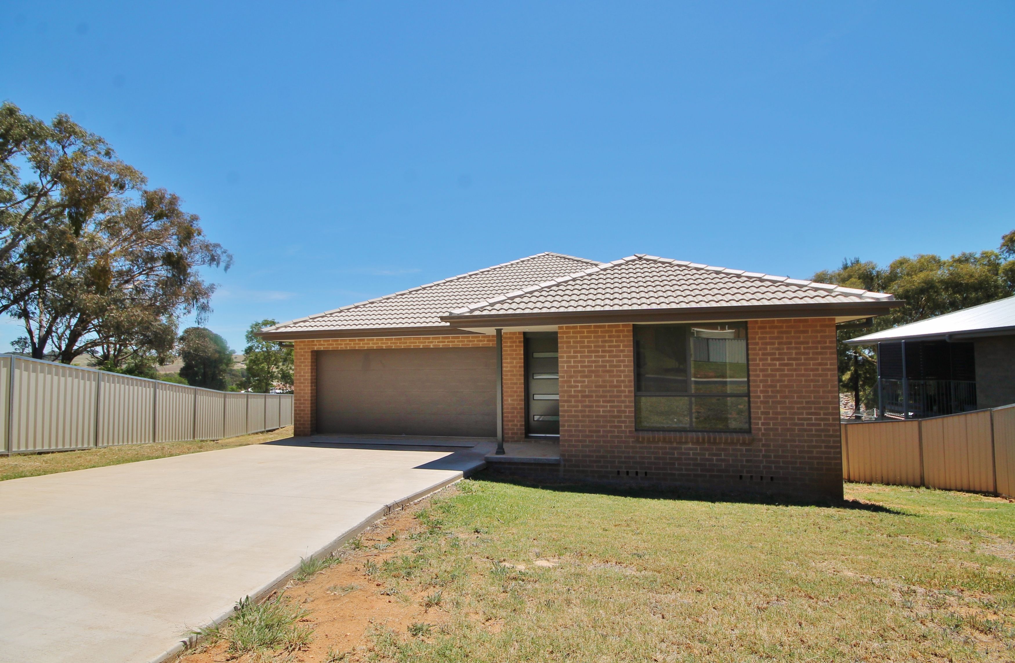 16 Henry Place, Young, NSW 2594