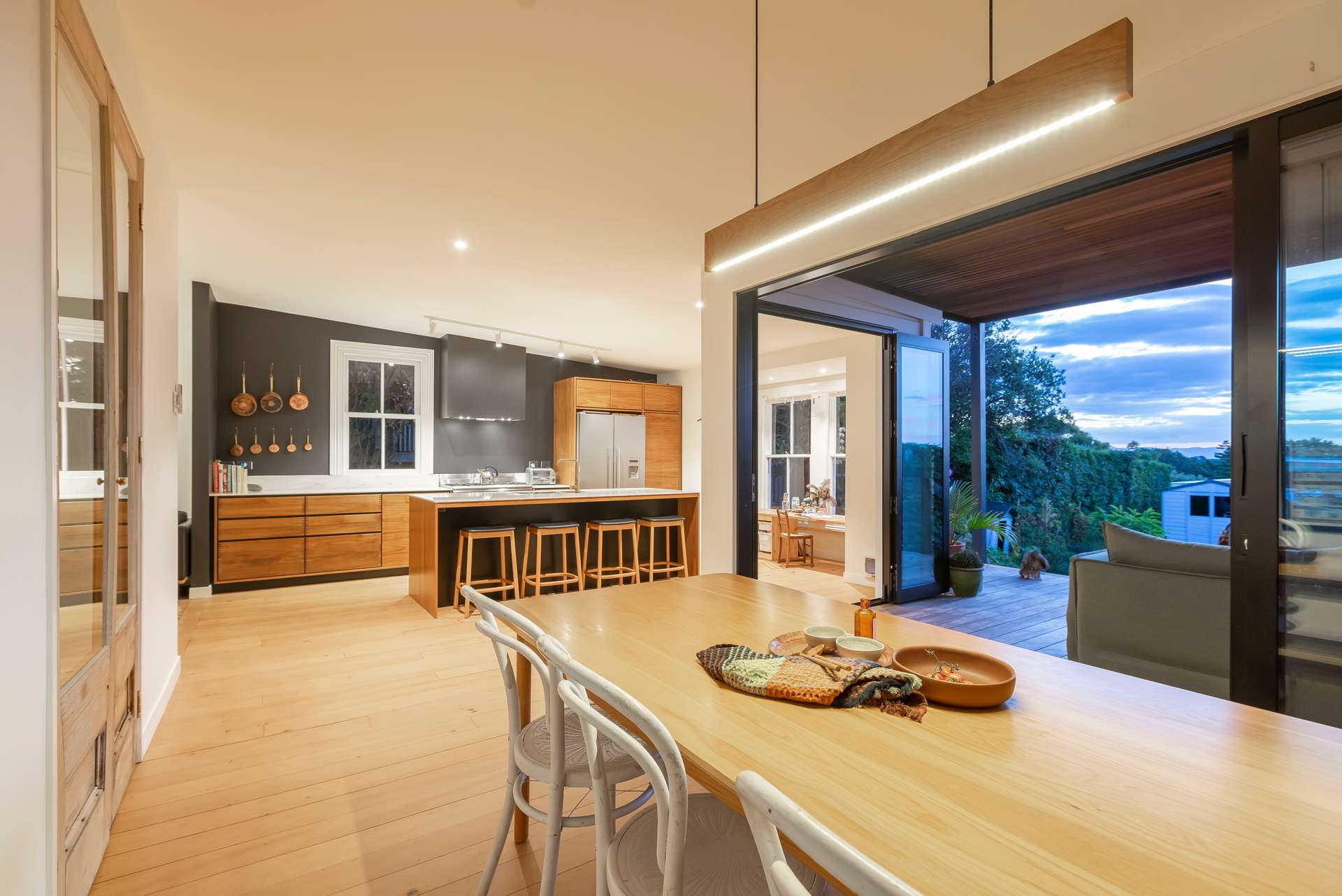 2 Kingsland Avenue photo 3