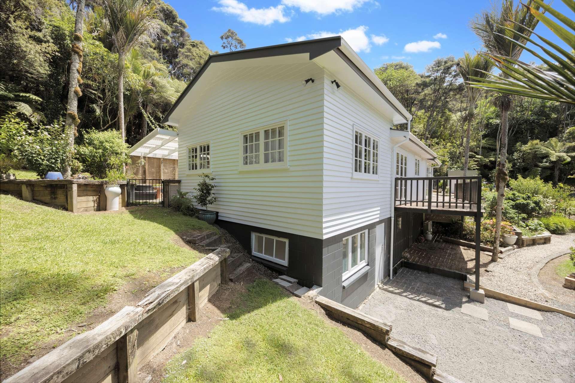 1003 Huia Road photo 6