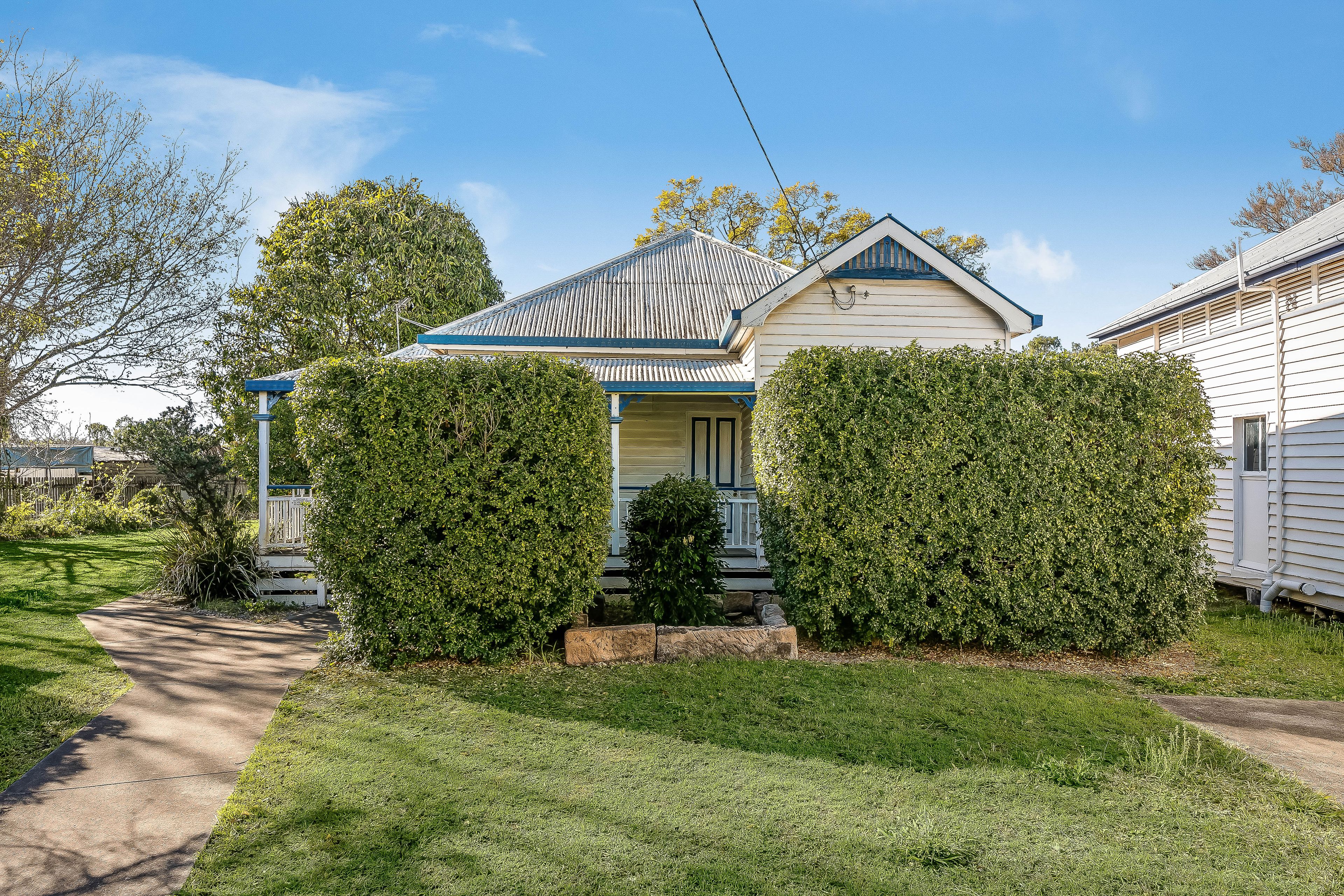 16 Railway Street, Helidon, QLD 4344