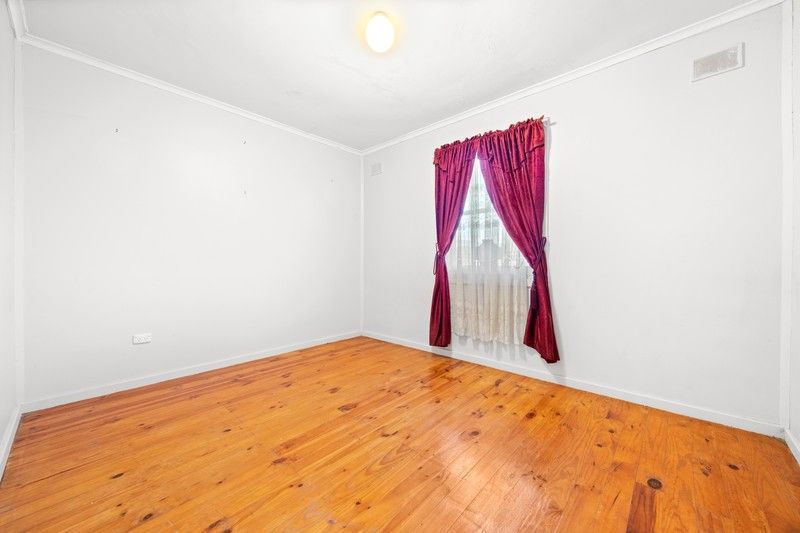 39 Mainwaring Crescent — photo 3 of 14