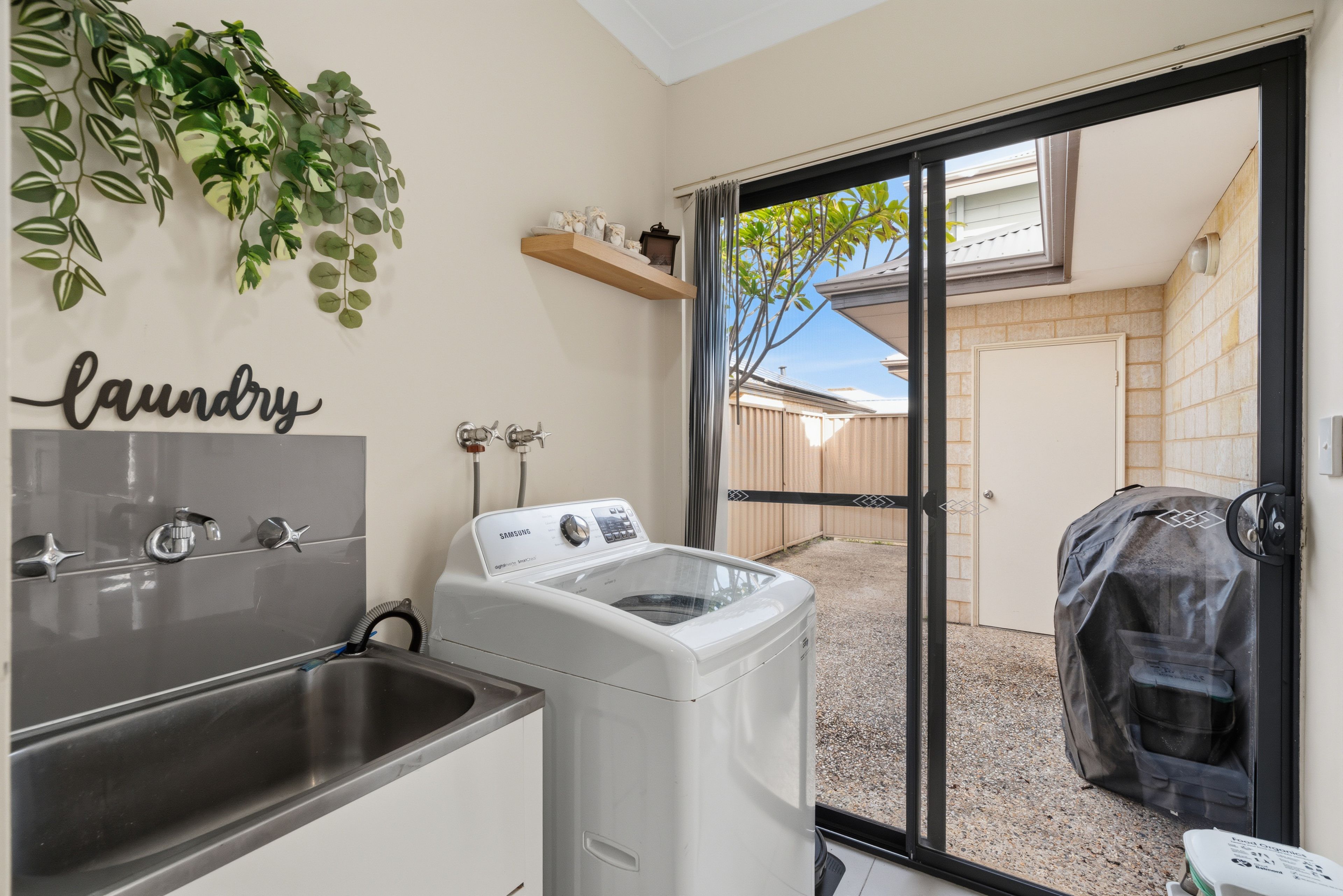 Effortless Modern Living in a Connected Lifestyle Hub — photo 27 of 28