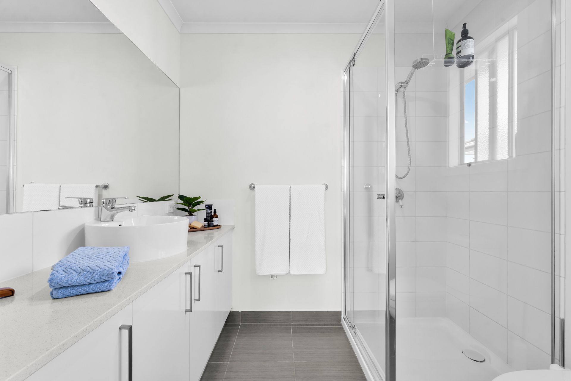10 Flora Lane — photo 10 of 19