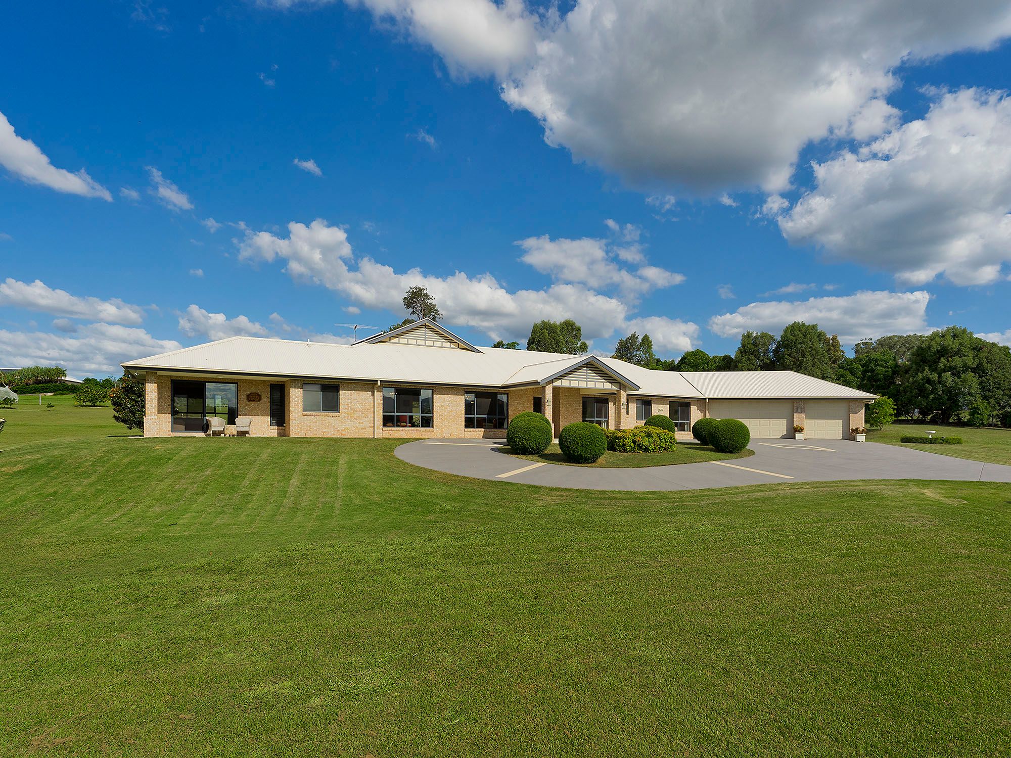 16 Ascot Crescent, Samford Valley QLD 4520