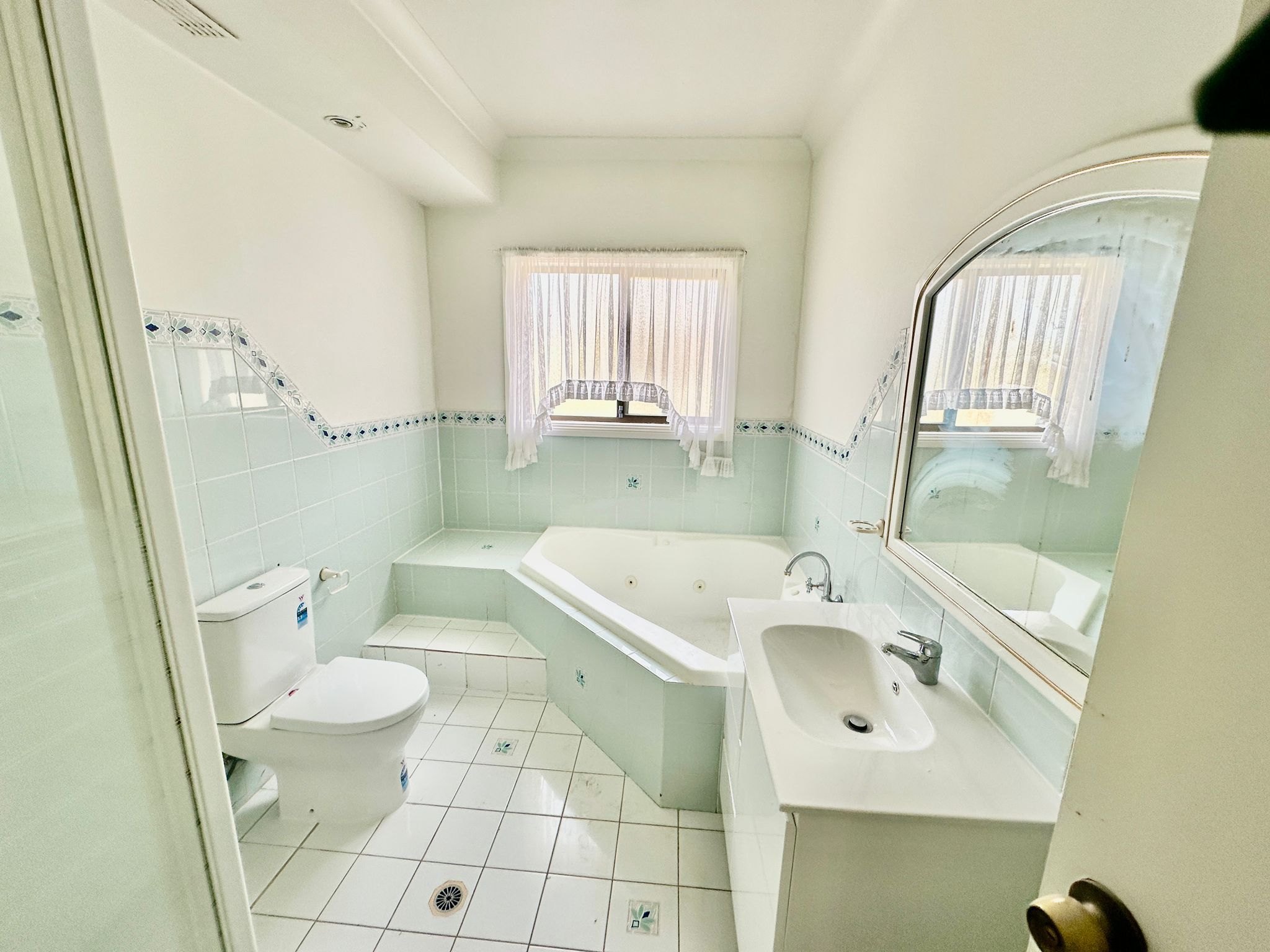 77 Caloola Avenue — photo 4 of 6