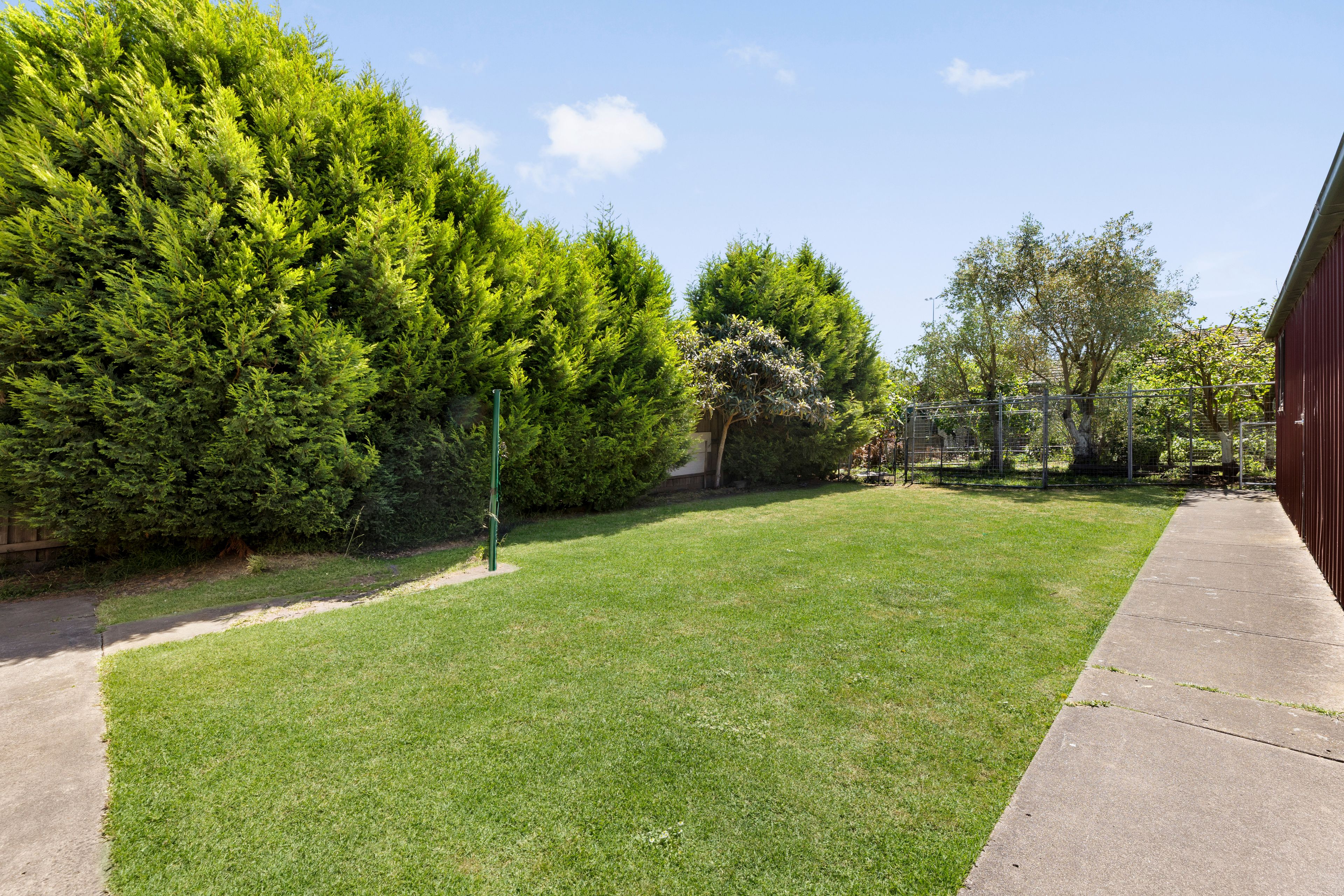 27 Dundee Street — photo 3 of 9