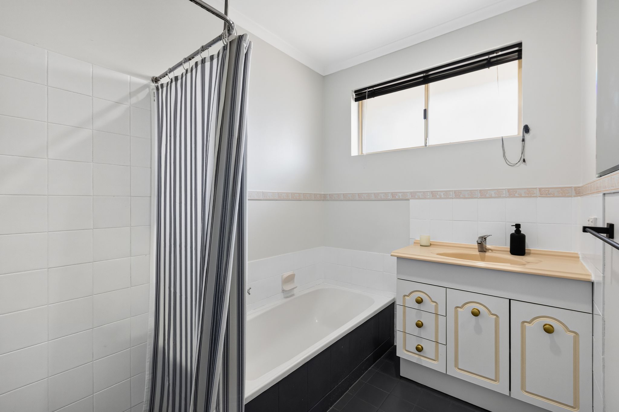 20 Lisbon Road — photo 3 of 12