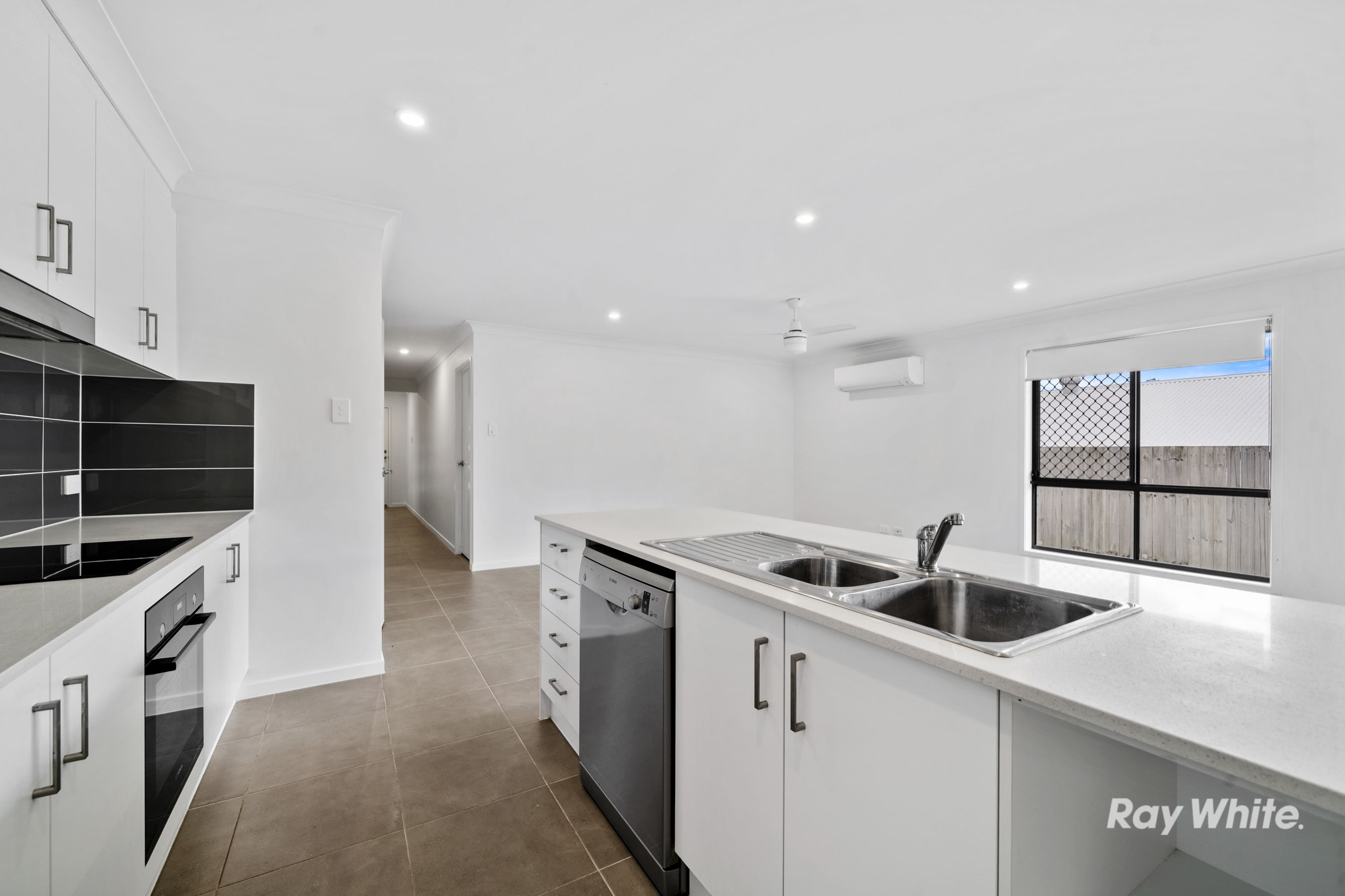 223 Woodline Drive, SPRING MOUNTAIN, QLD 4300