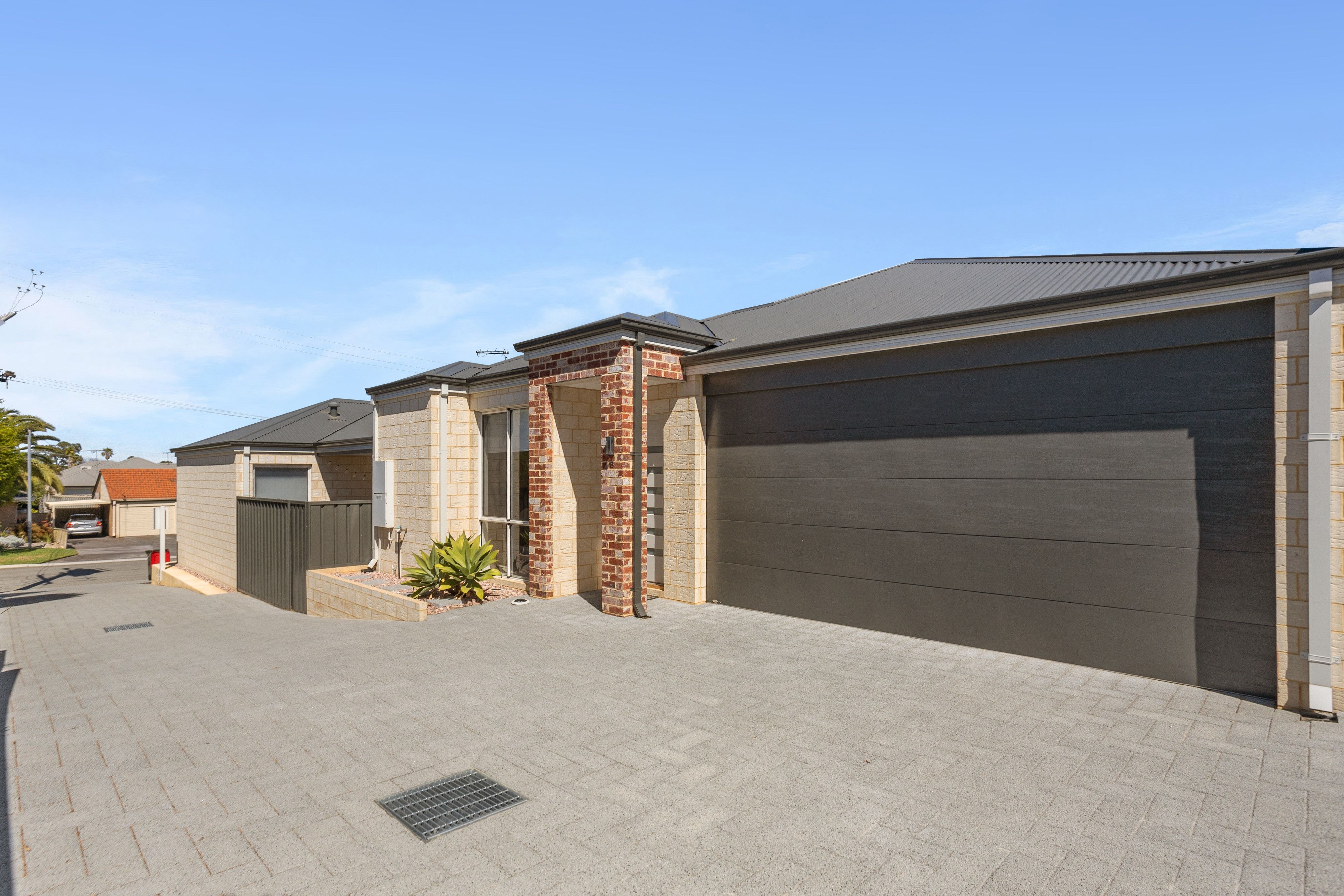 3B Windsor Place , Kallaroo WA 6025
