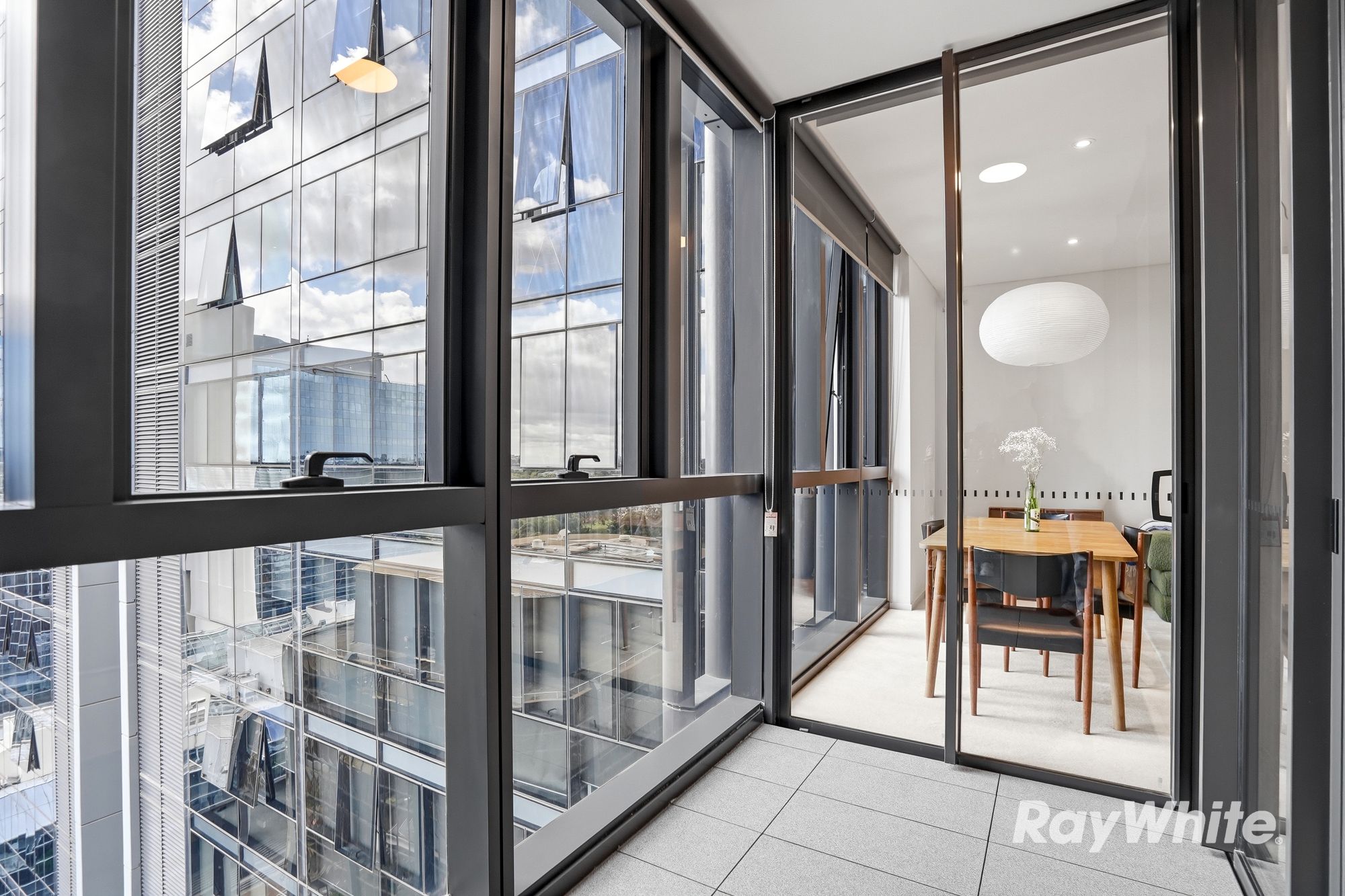 1622/32 Hunter Street (AKA 1622/45 Macquarie St) — photo 10 of 27
