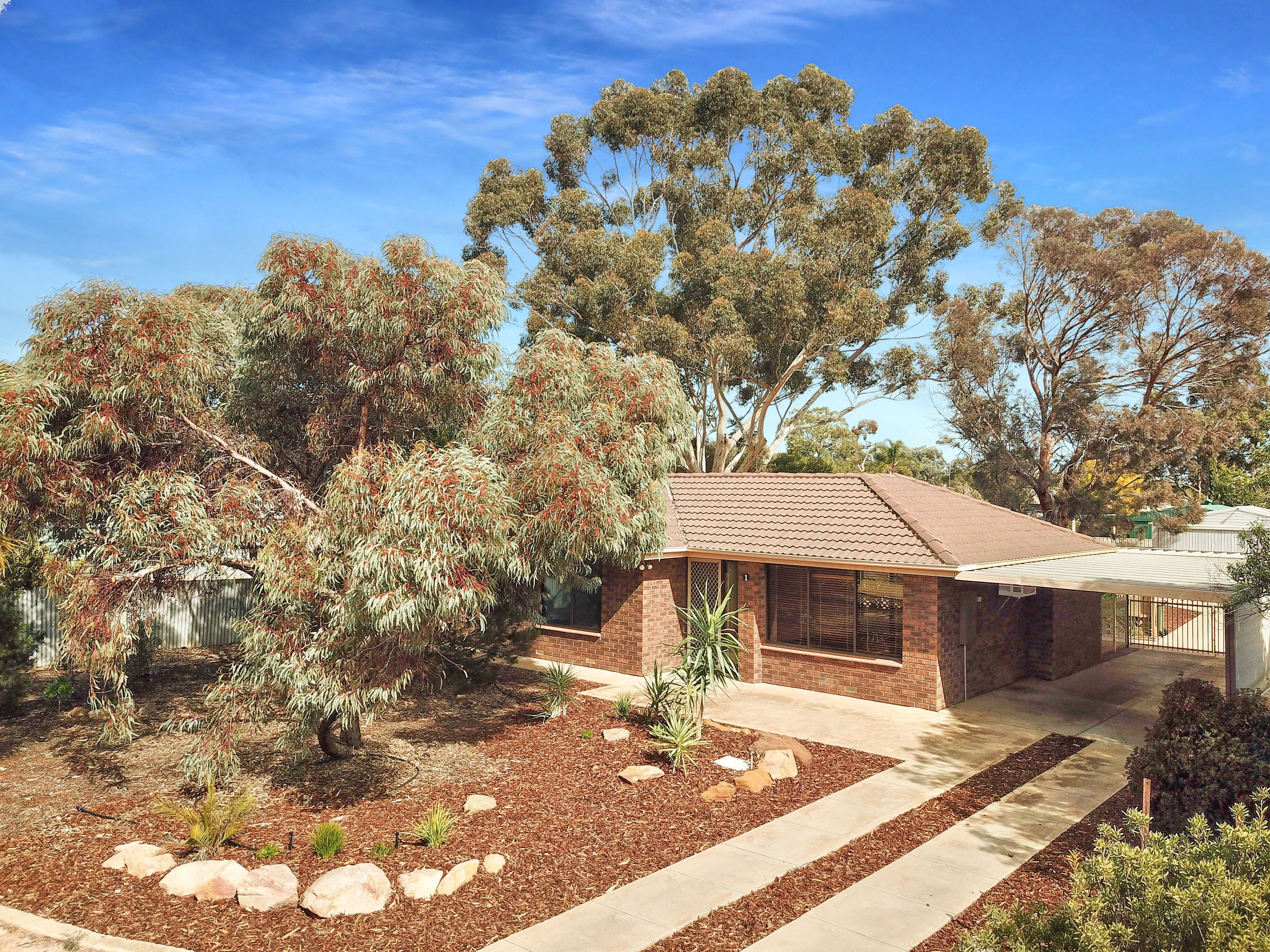 1 Robertson Avenue, Loxton, SA 5333