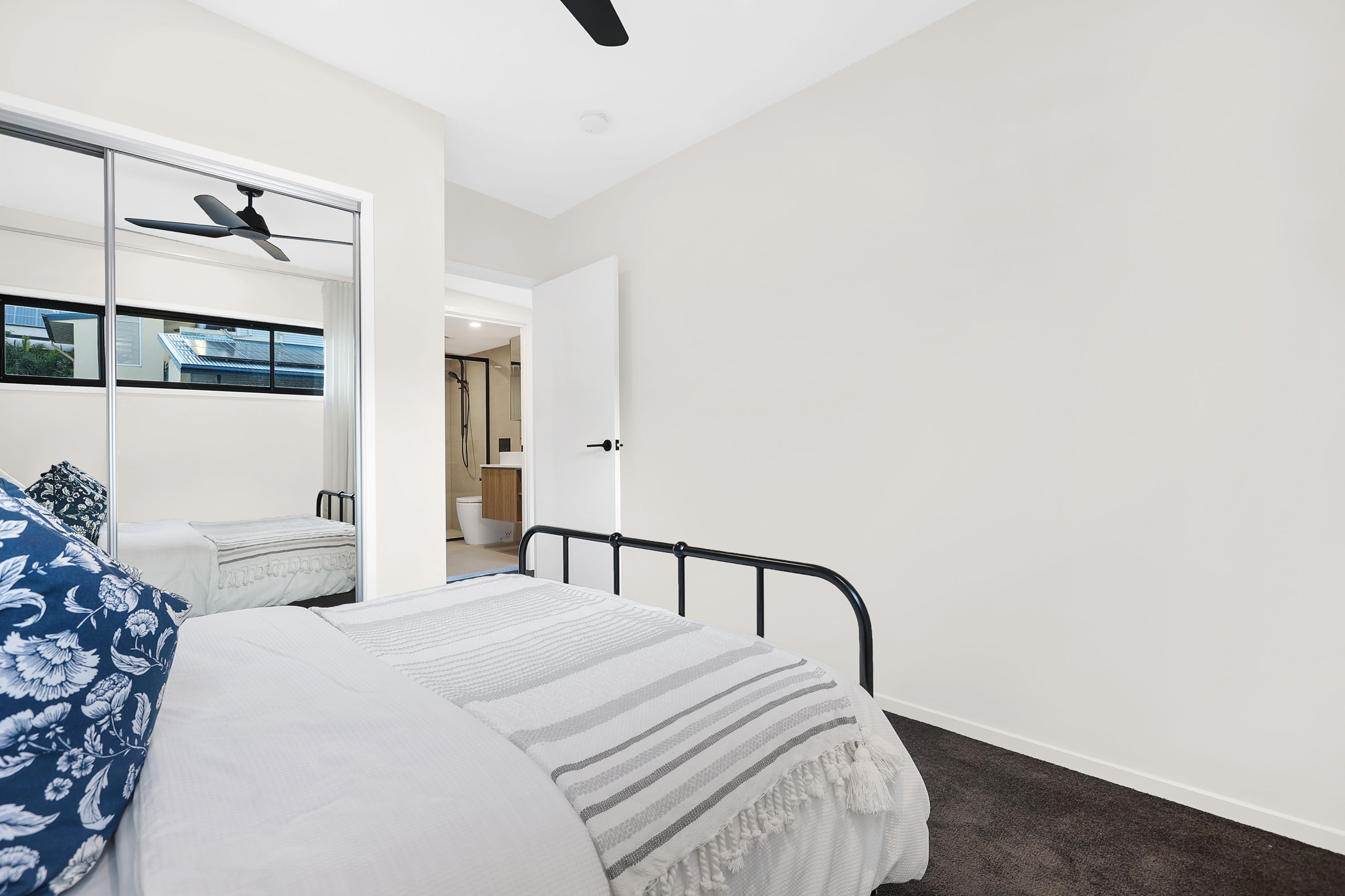 9/70-72 Sisley Street, St Lucia, QLD 4067