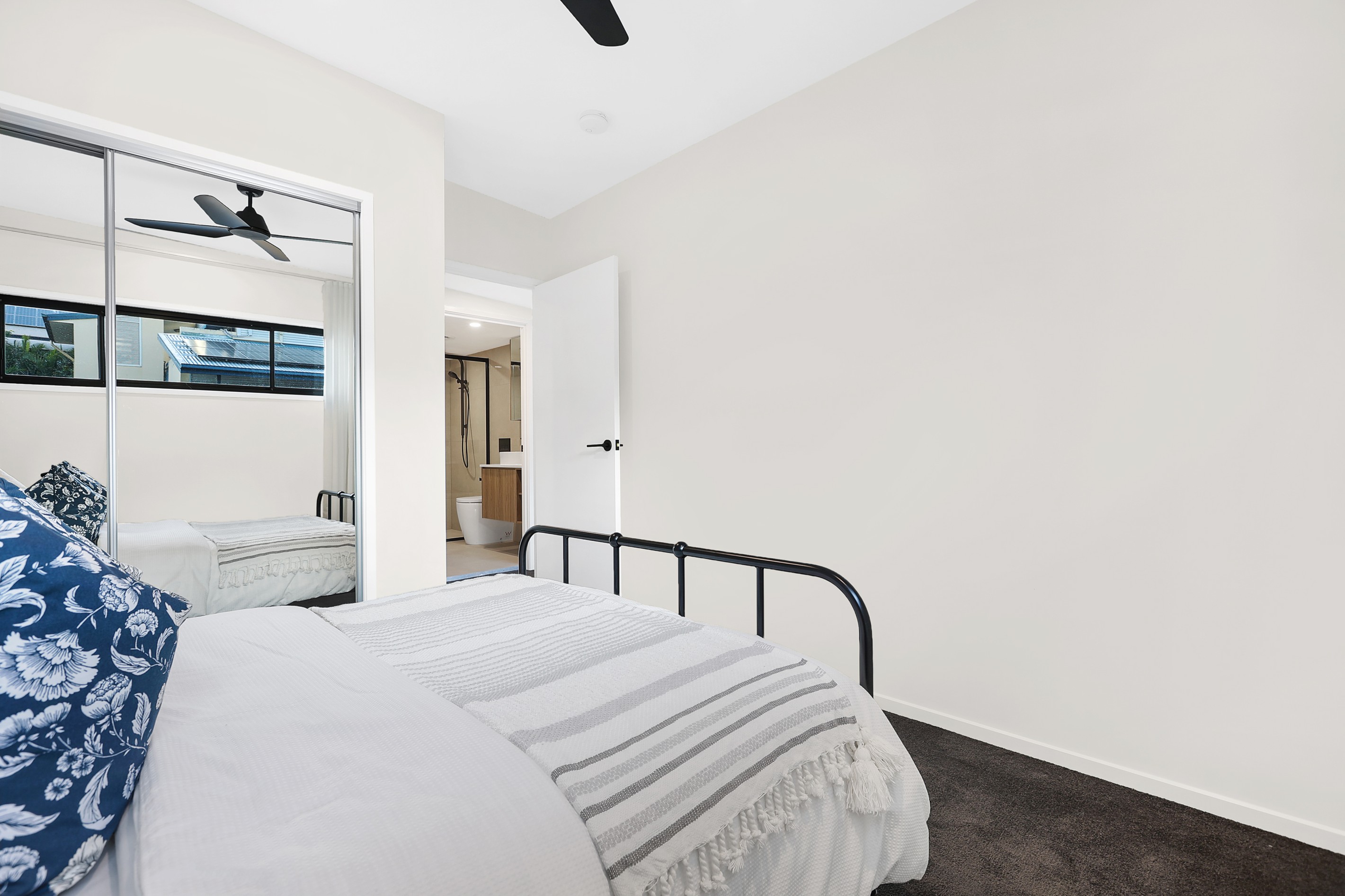 9/70-72 Sisley Street, St Lucia, QLD 4067