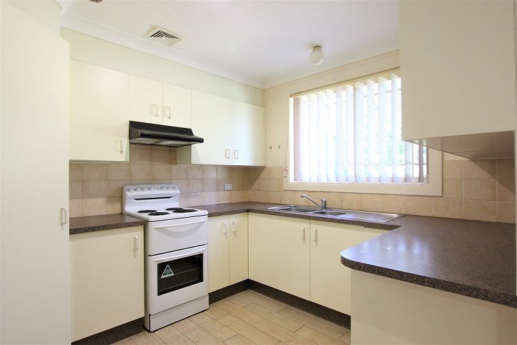 1/4 Onslow Place, Leumeah, NSW 2560