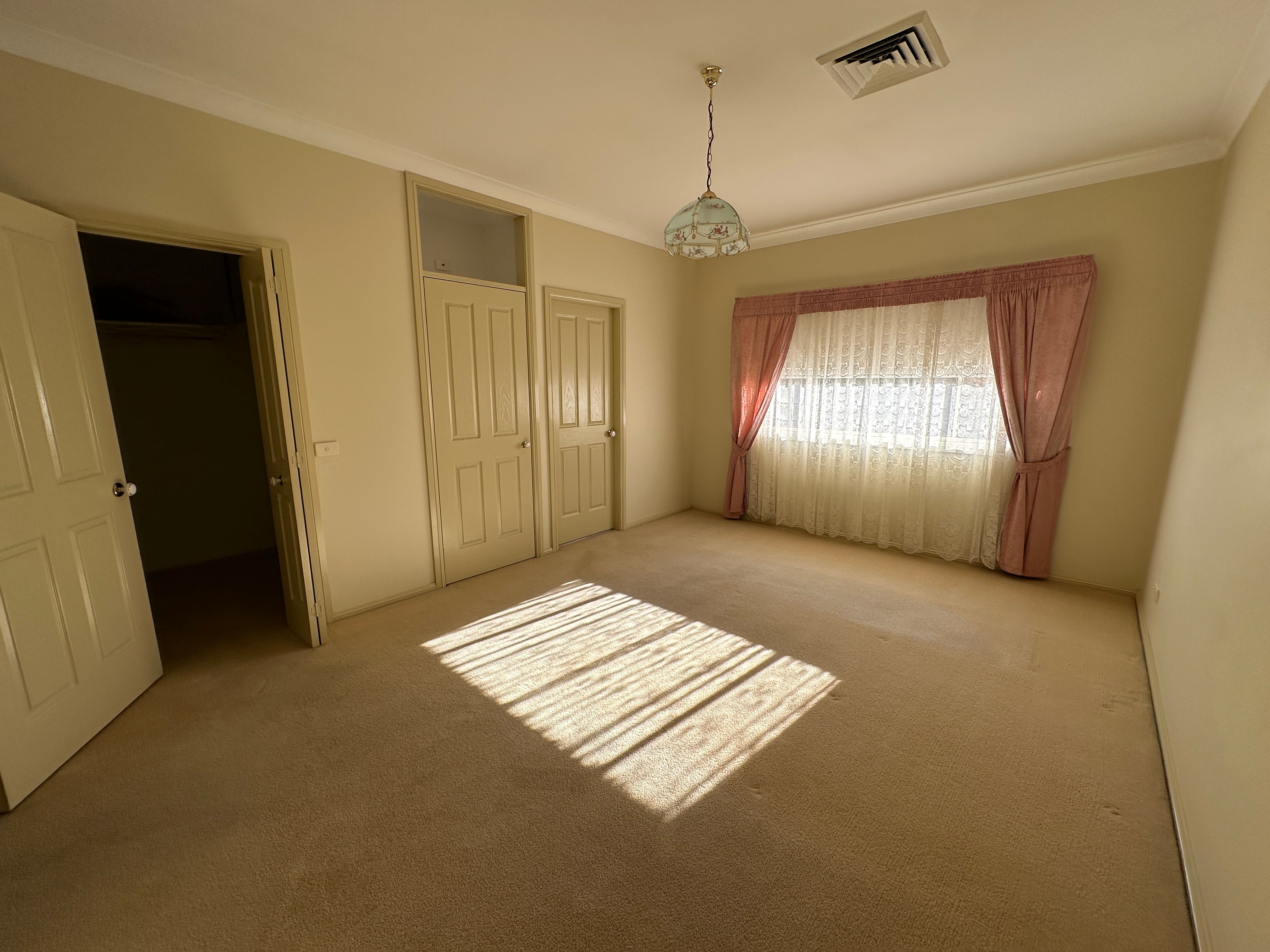 24 Howick Street — photo 10 of 17