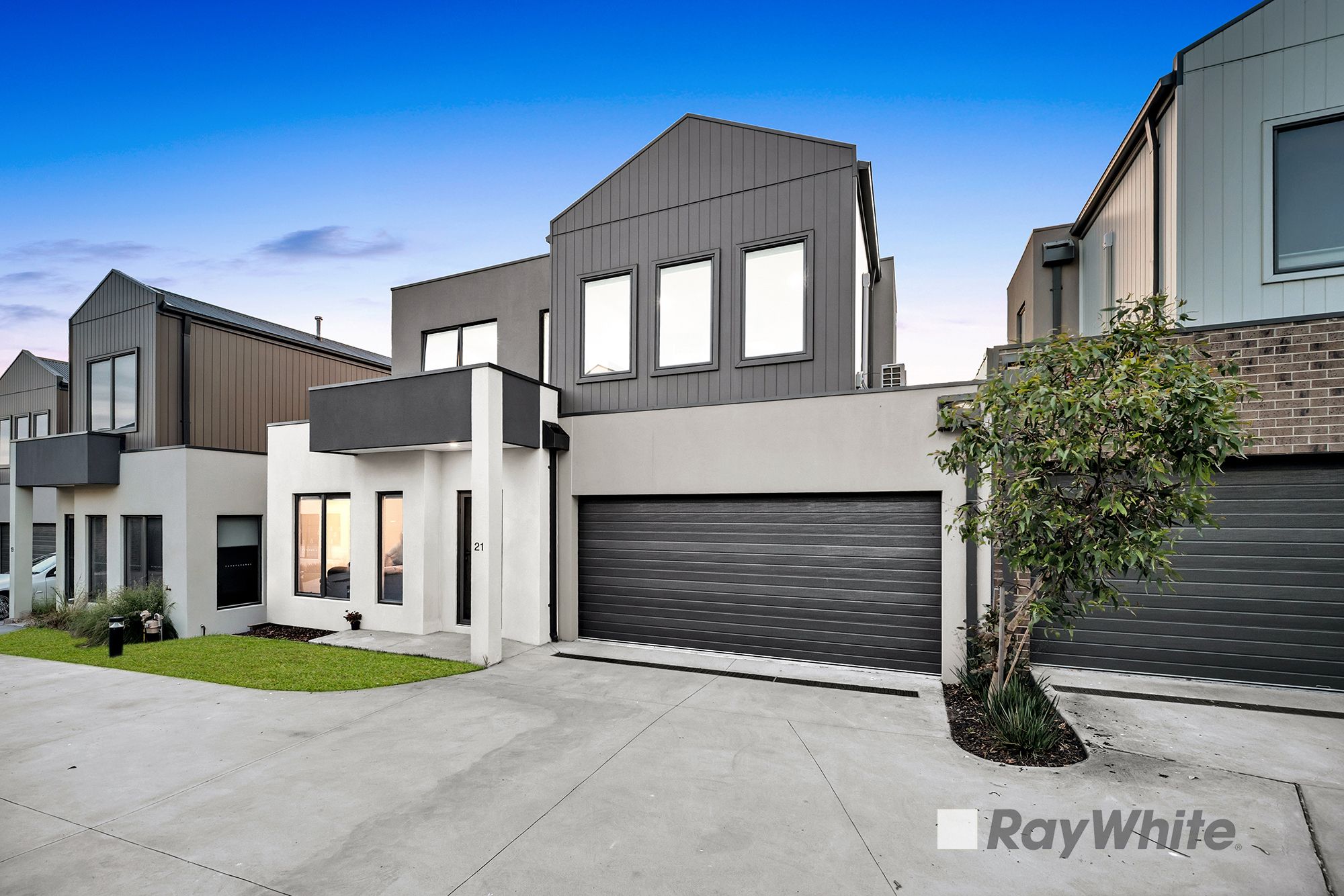 21 Vine Circuit, Lynbrook VIC 3975