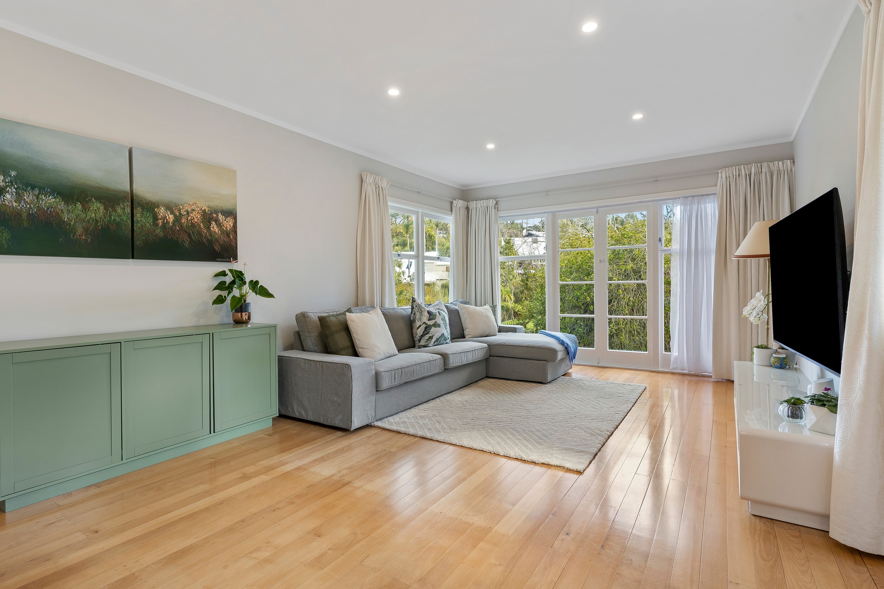 98 Beach Road, Castor Bay, North Shore City