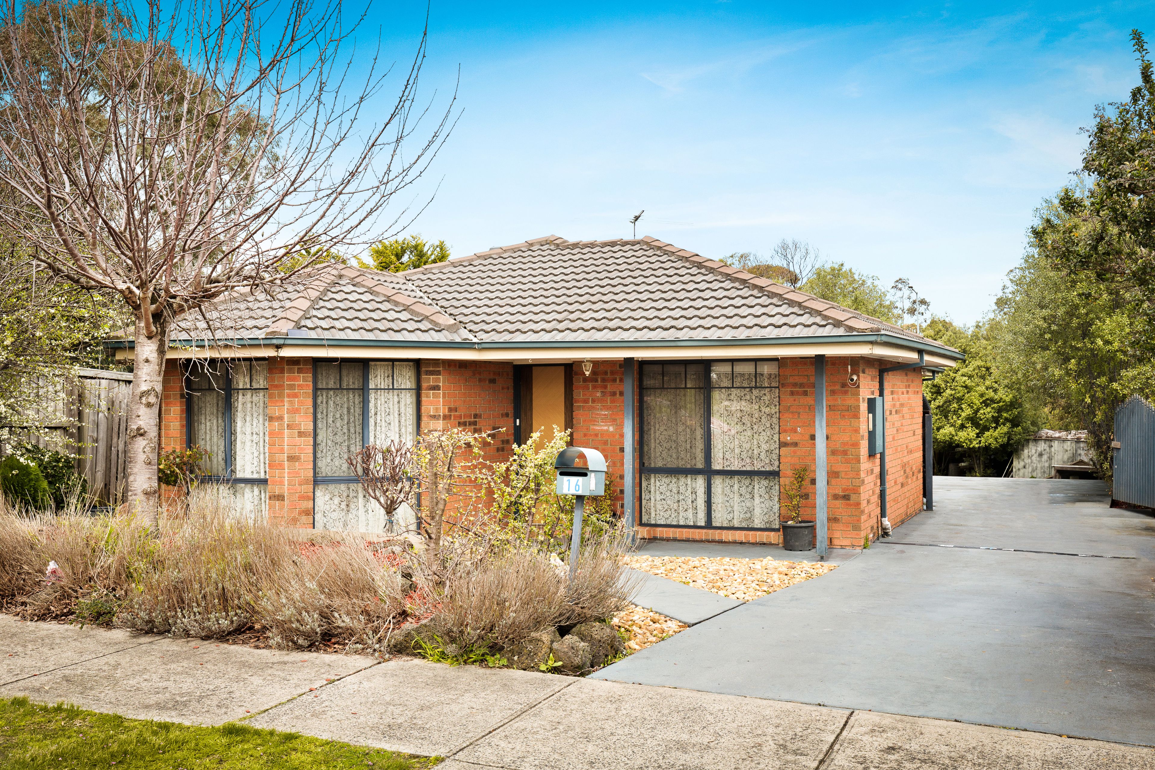 16 Ebony Drive, Pakenham, VIC 3810