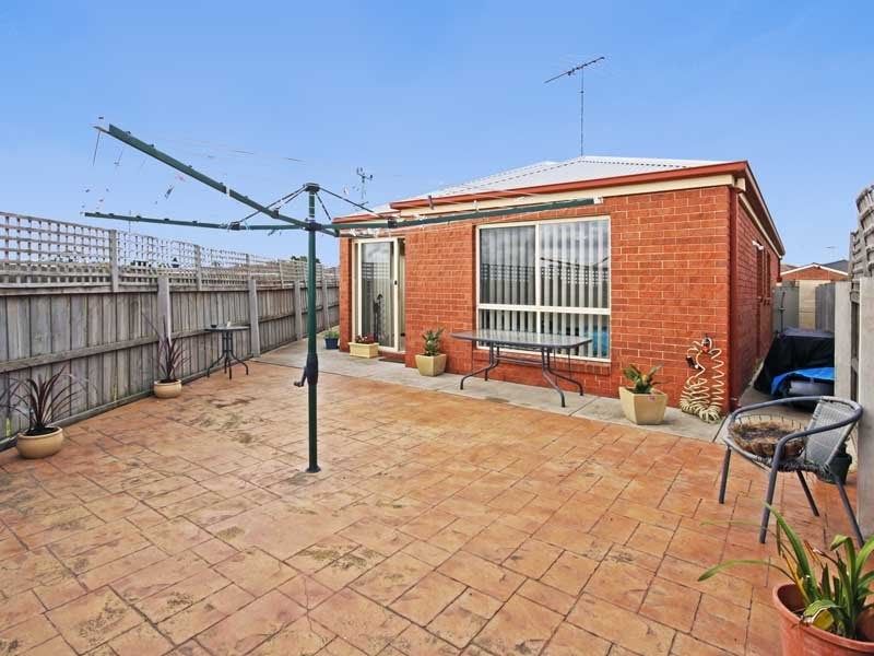 24 Paramount Crescent, St Albans Park, VIC 3219 House for Rent Ray
