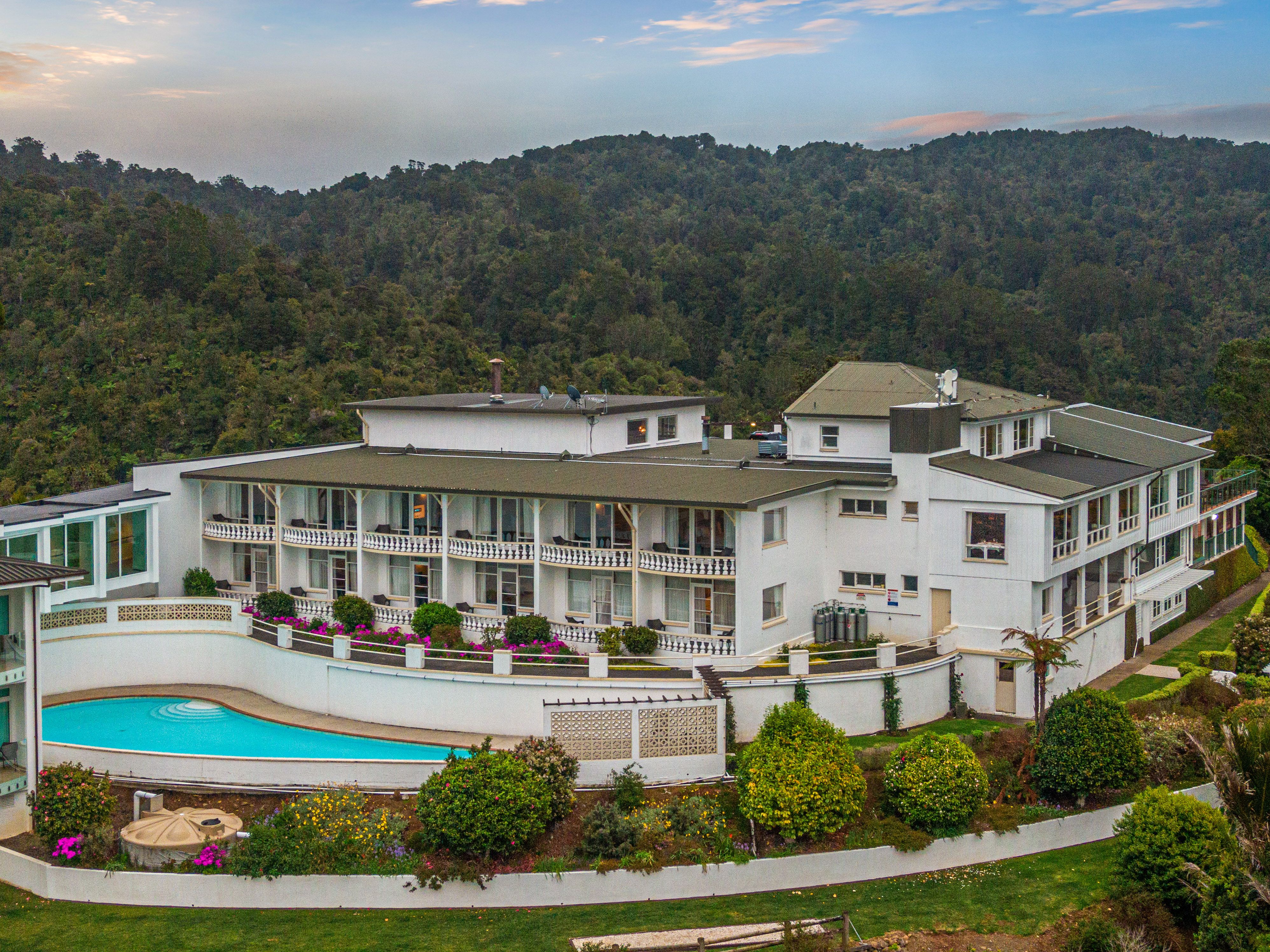 Waiatarua, Waitakere City