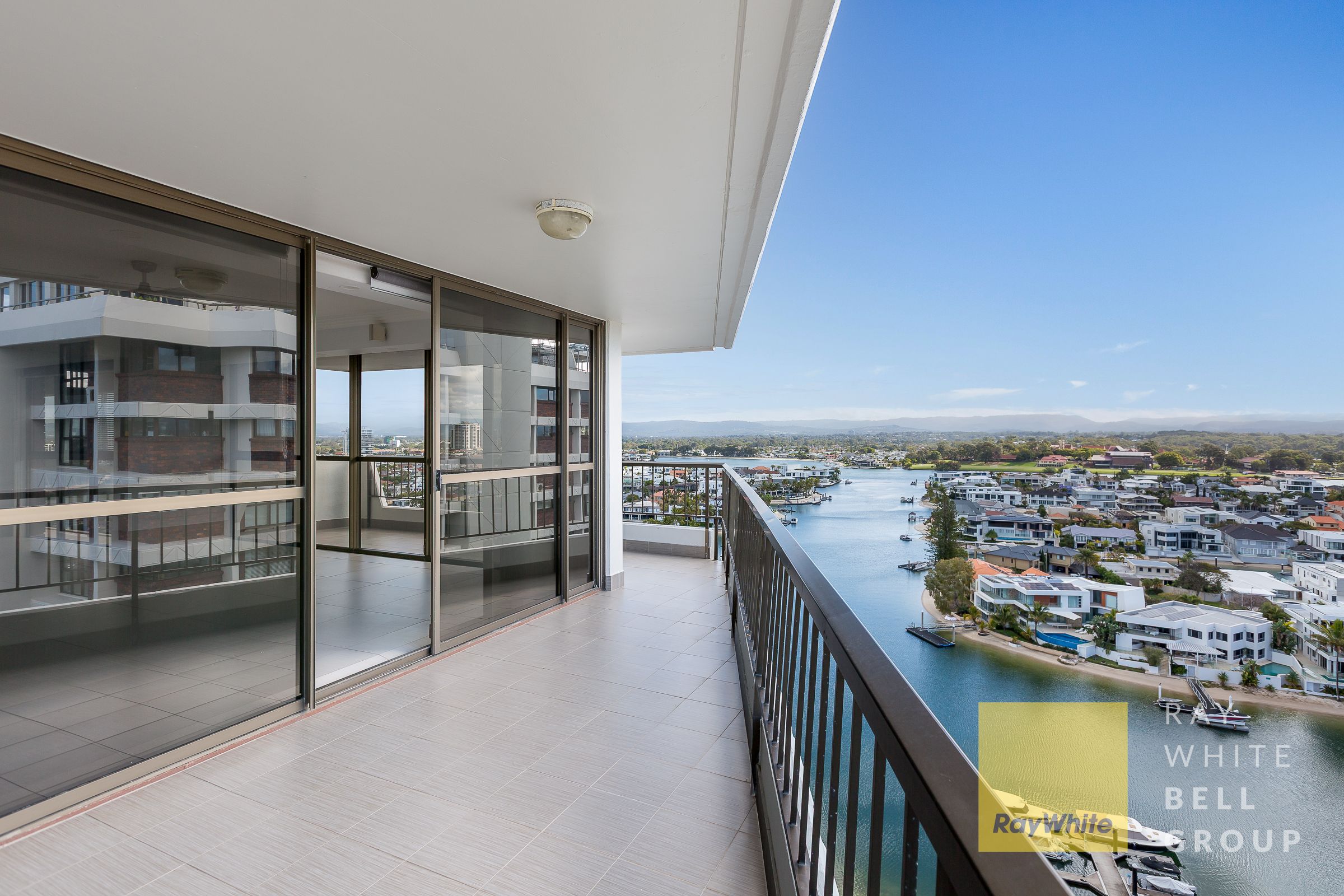 63/18 Commodore Drive — photo 15 of 26
