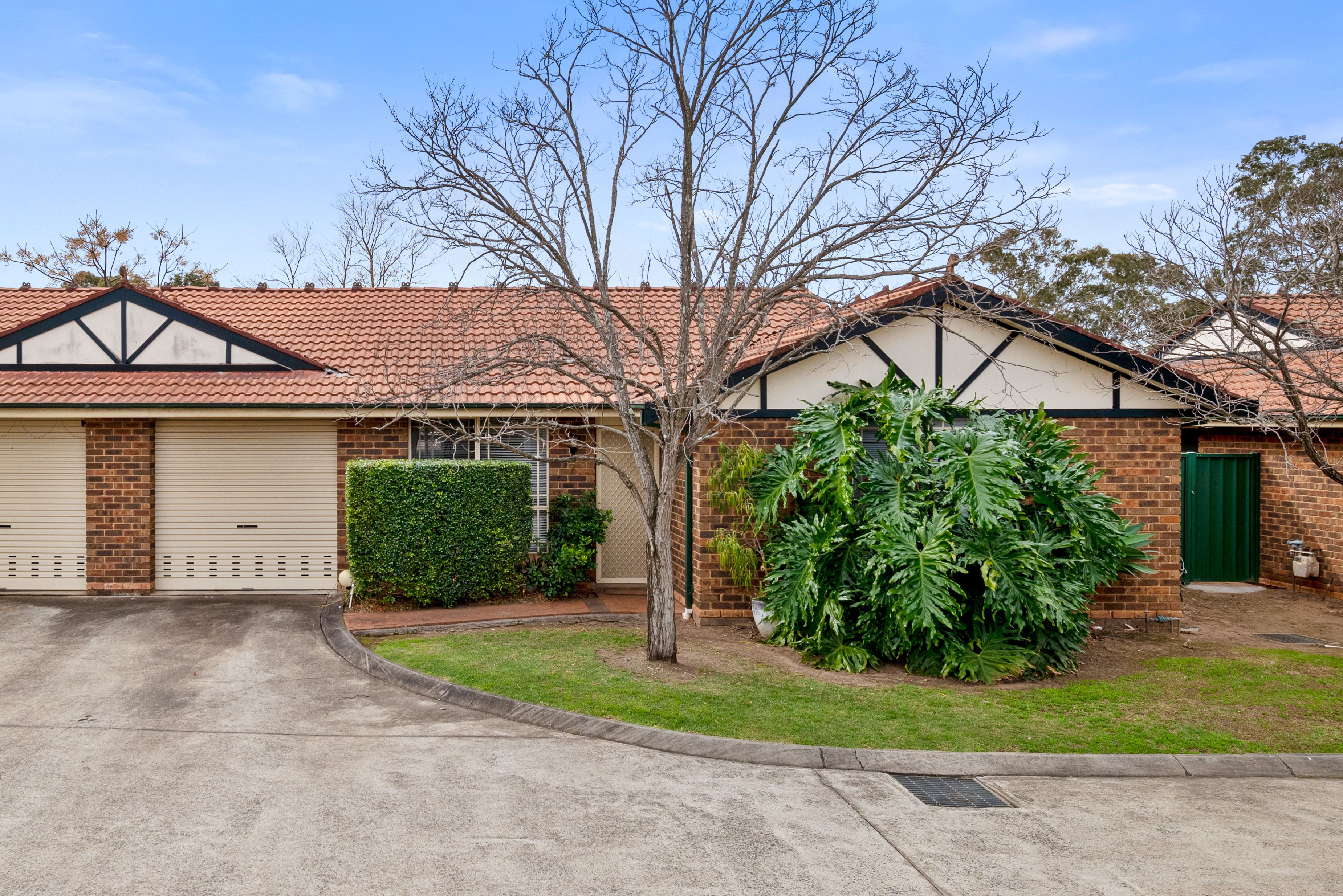 6 Michael Place, Ingleburn NSW 2565