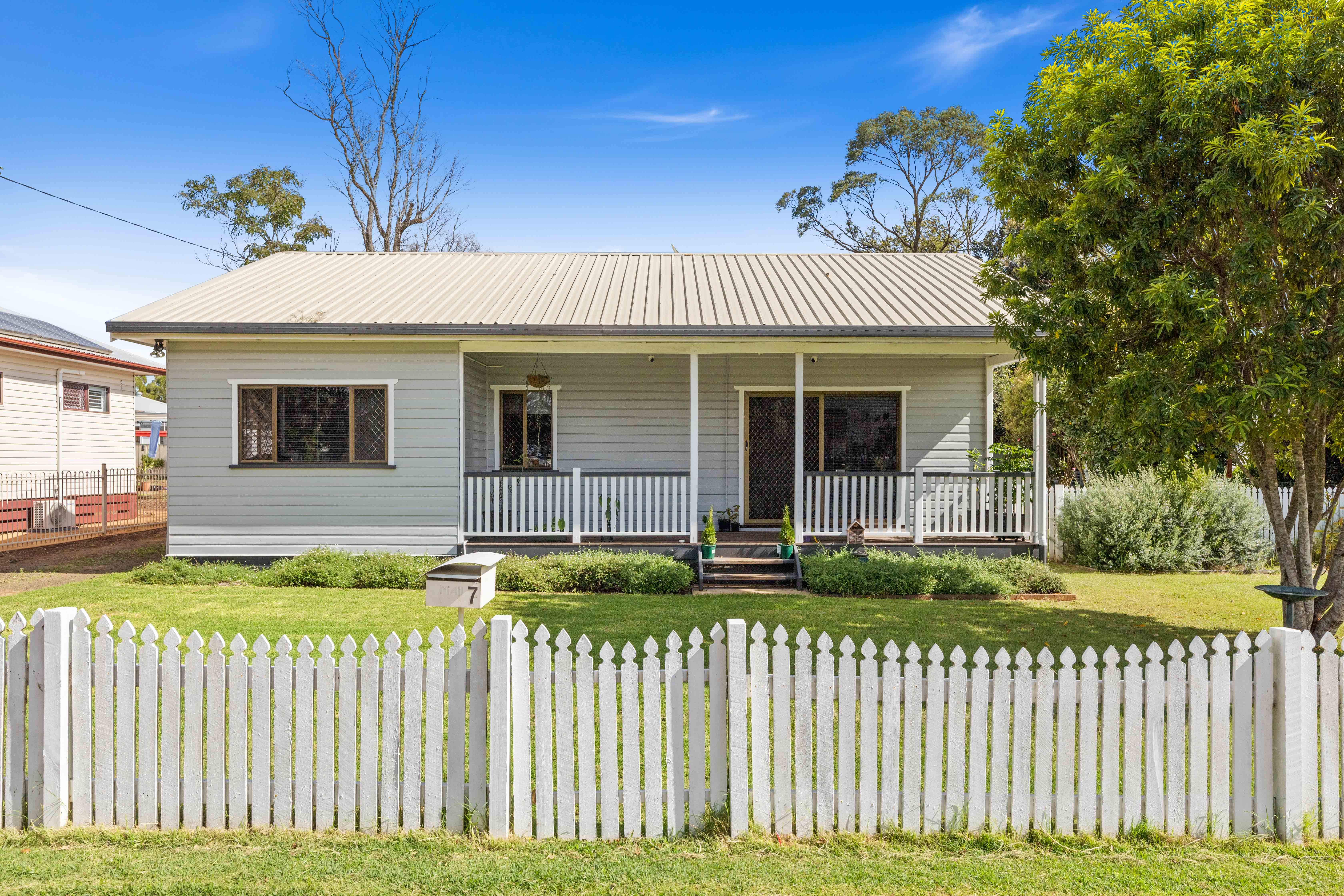 7 Burton Street, Harristown QLD 4350