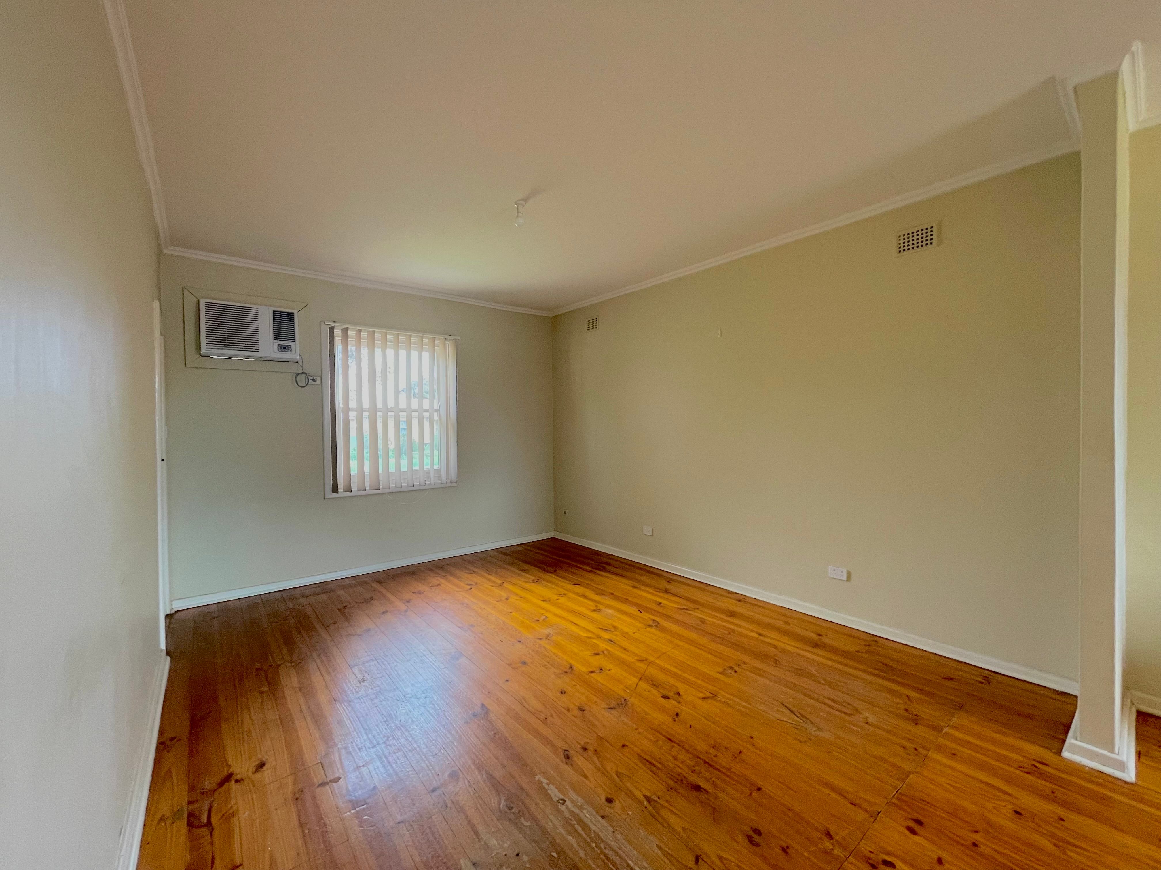10 Oldridge Street — photo 3 of 11
