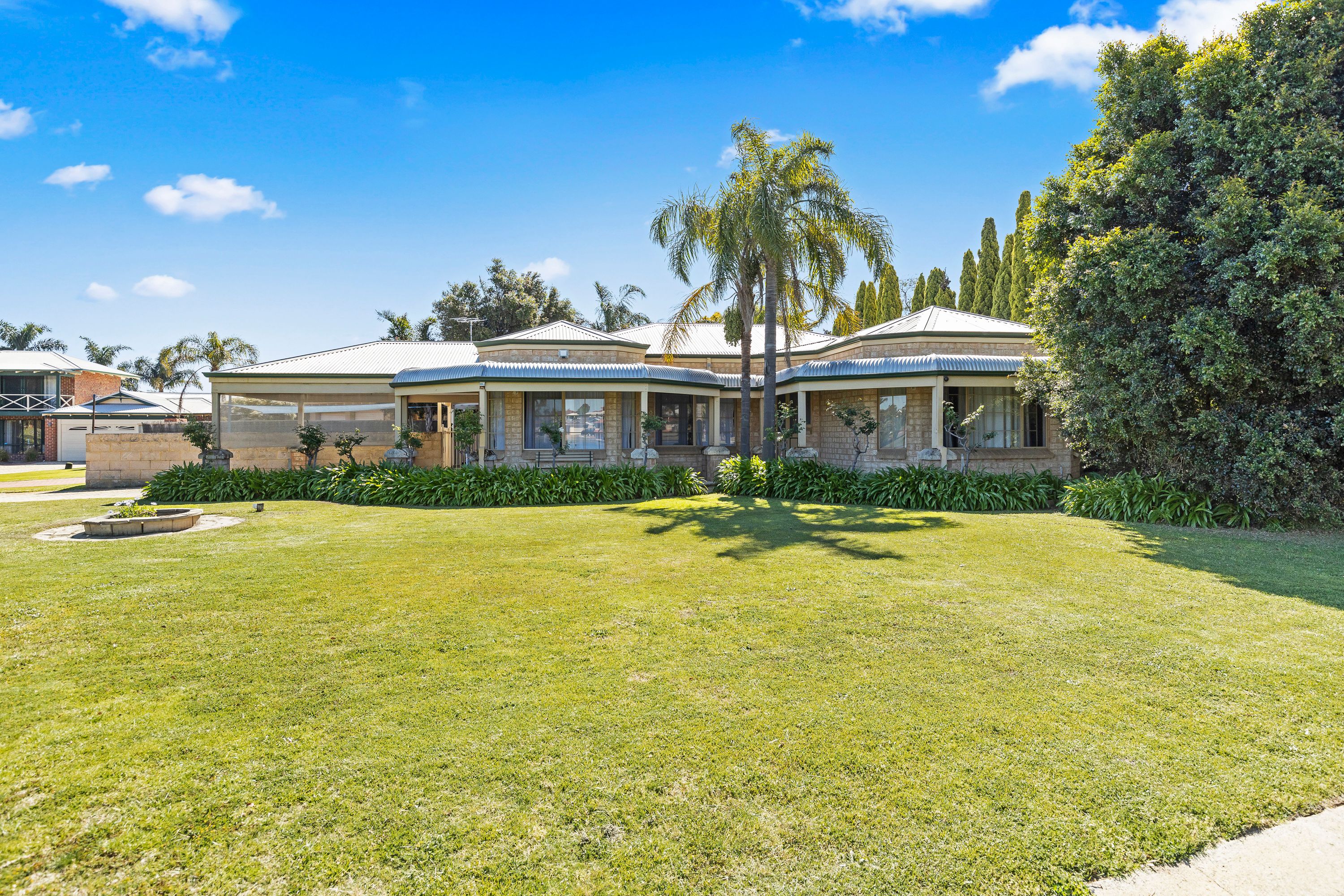 16 Peninsula Trail, Ballajura WA 6066