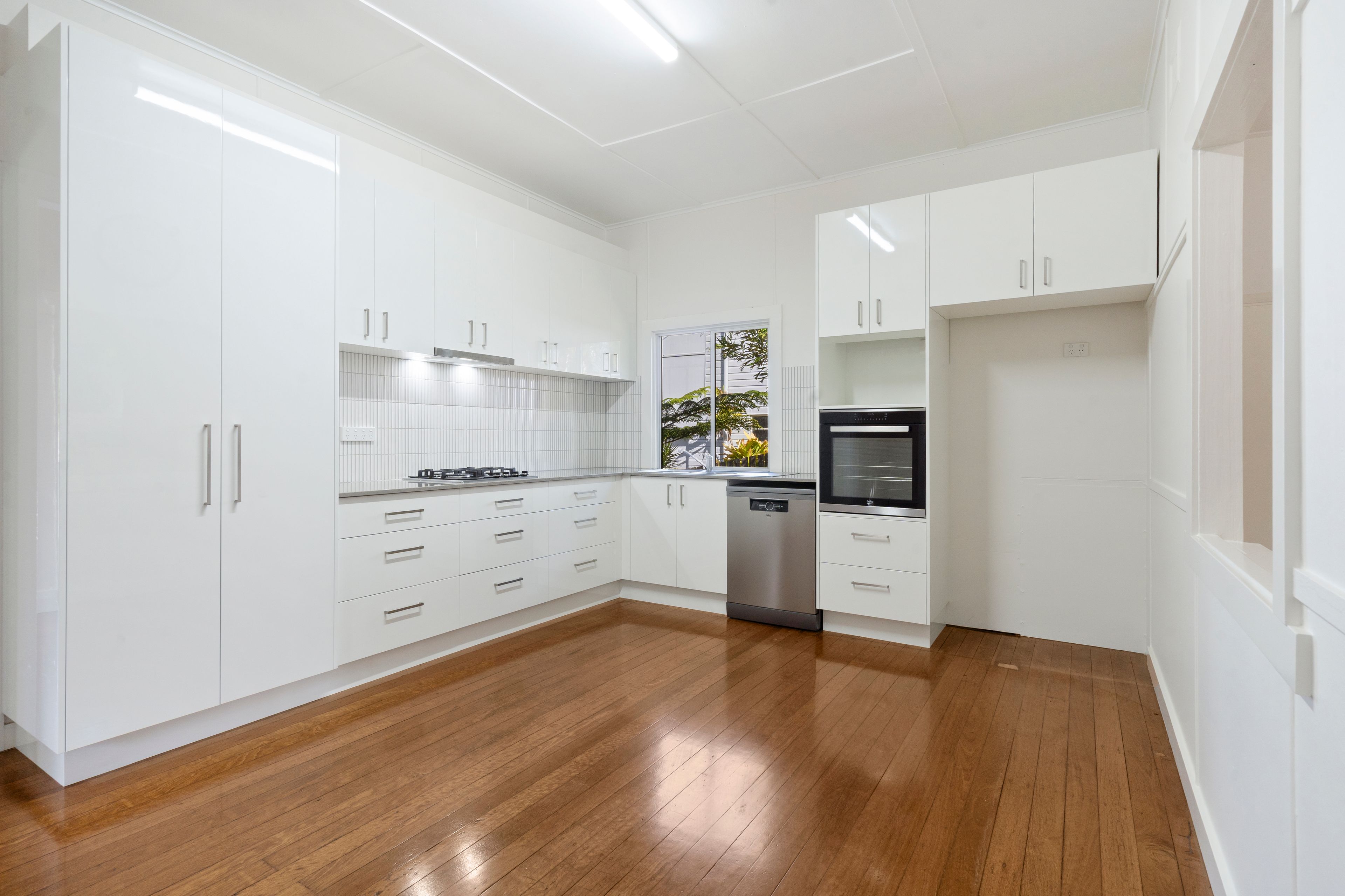 475 Tweed Valley Way — photo 3 of 21