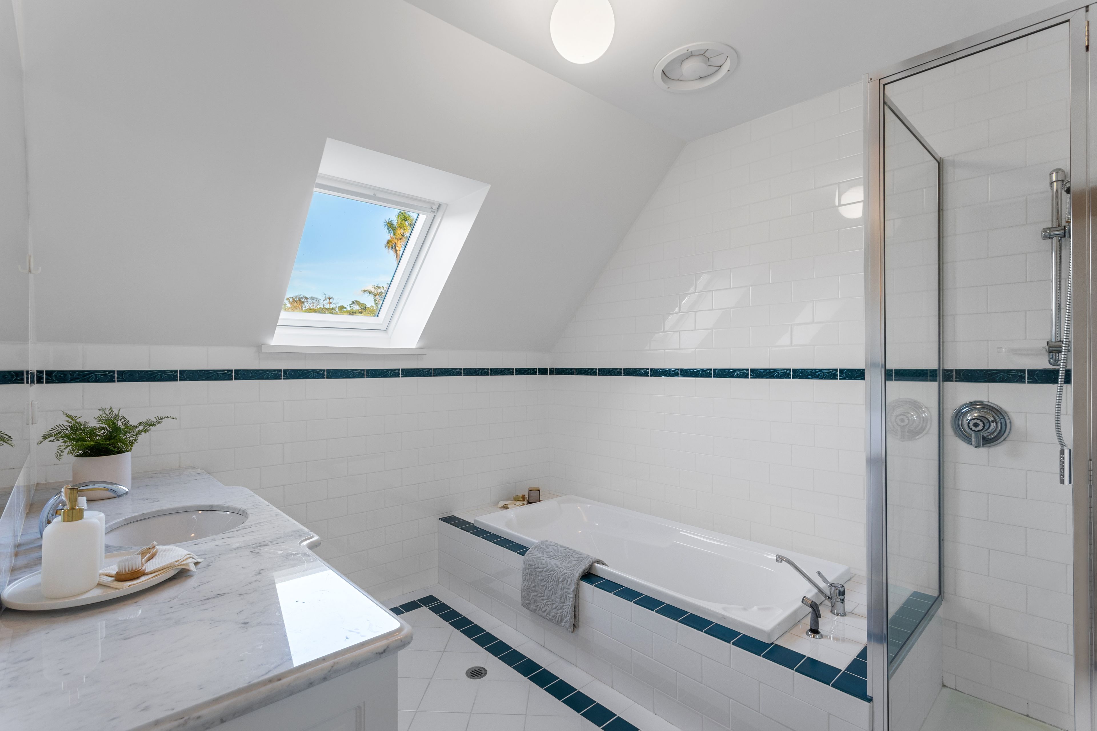 118 Tower Road — photo 15 of 19