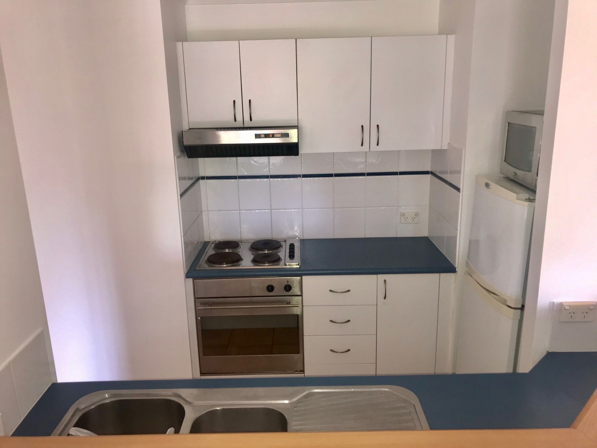 2/4-6 Queensland Avenue, Broadbeach, QLD 4218