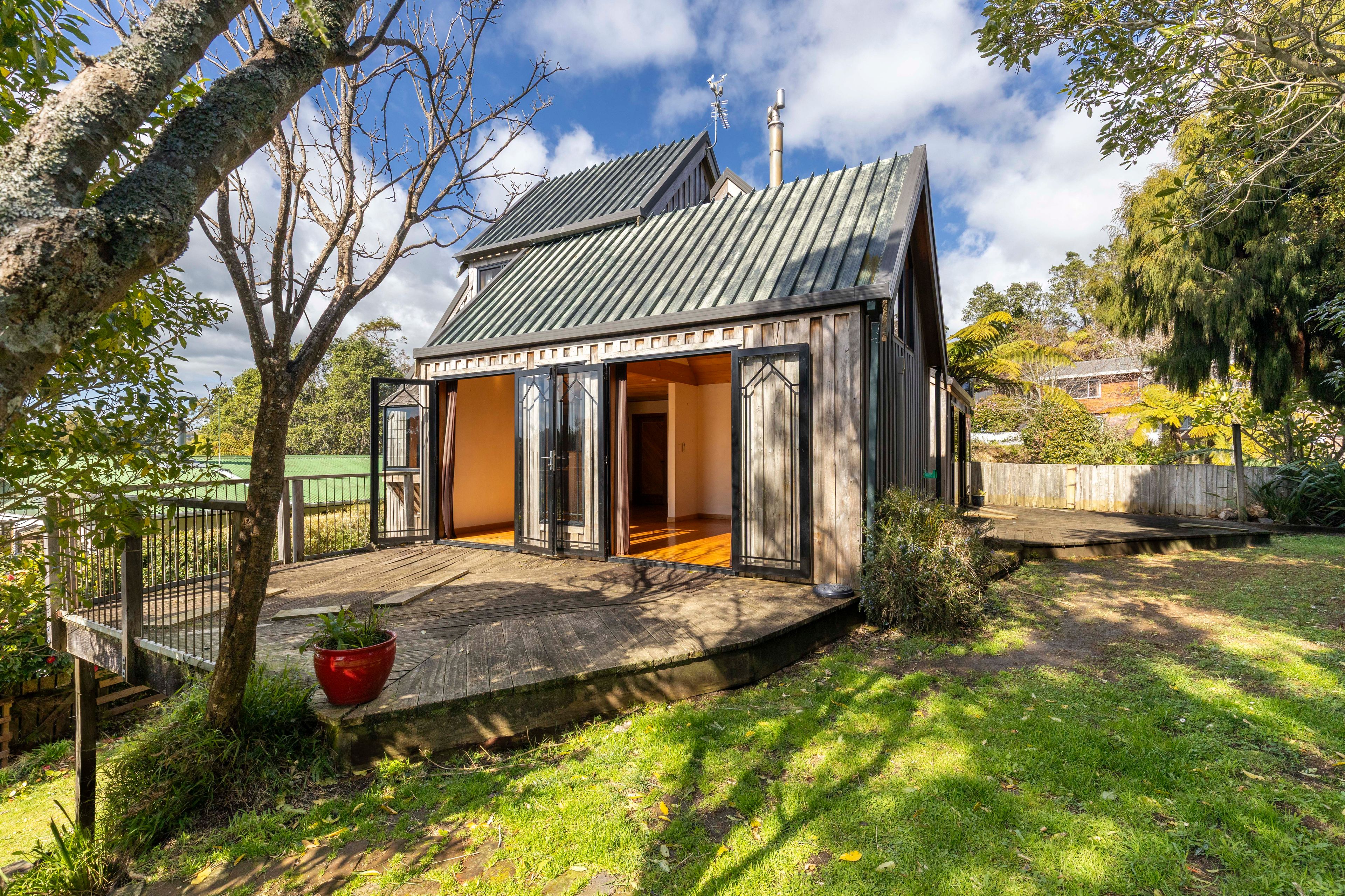 9 Lindaver Grove, Merrilands, New Plymouth District