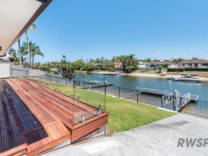 100 Salerno Street, Isle Of Capri, QLD 4217