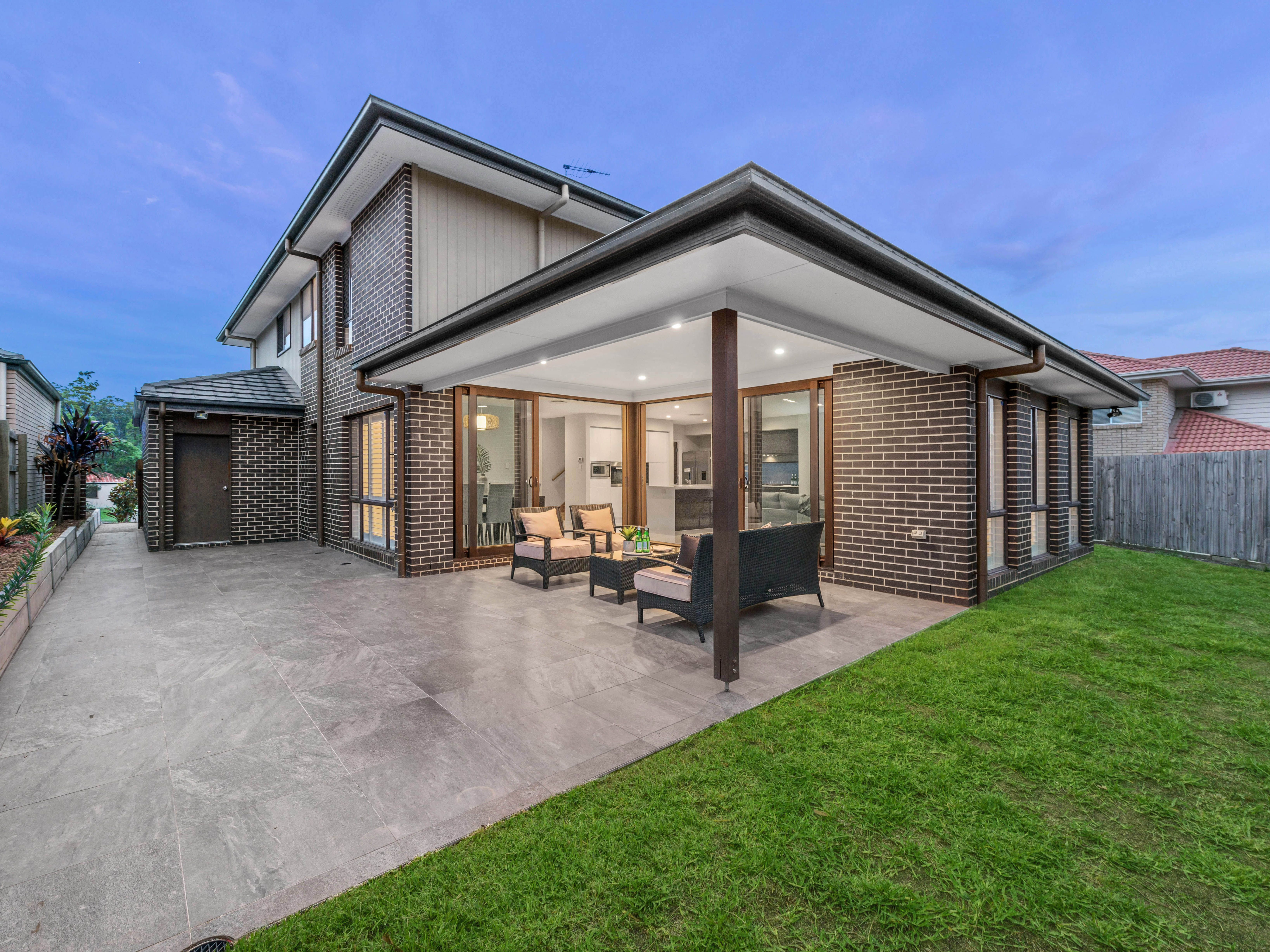 15 Mizen Place, Holland Park West, QLD 4121