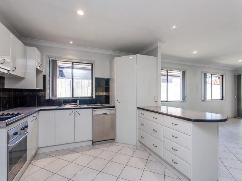 9 Hyde Place, Forest Lake, QLD 4078