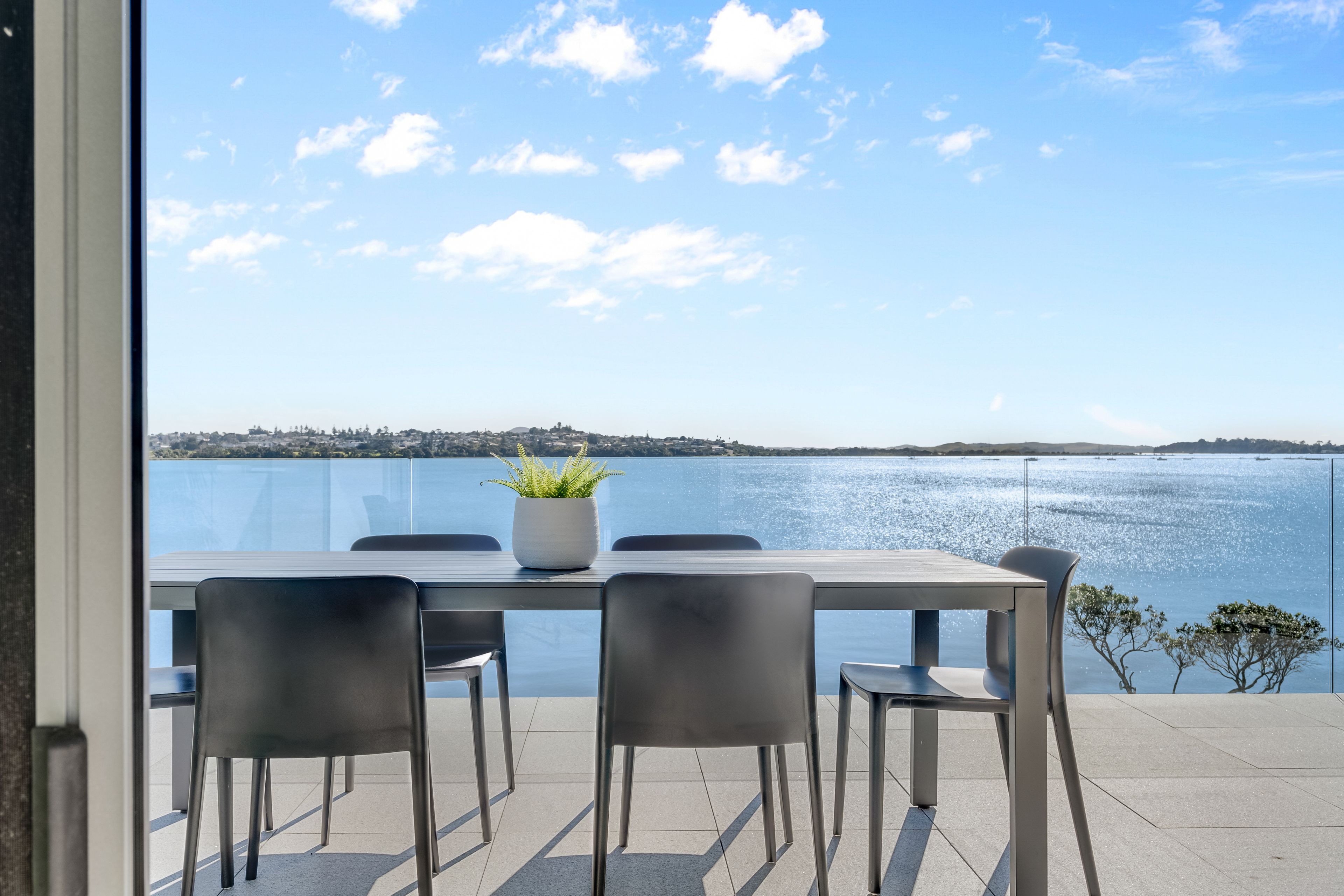 2/42 Bramley Drive, Farm Cove, Manukau City
