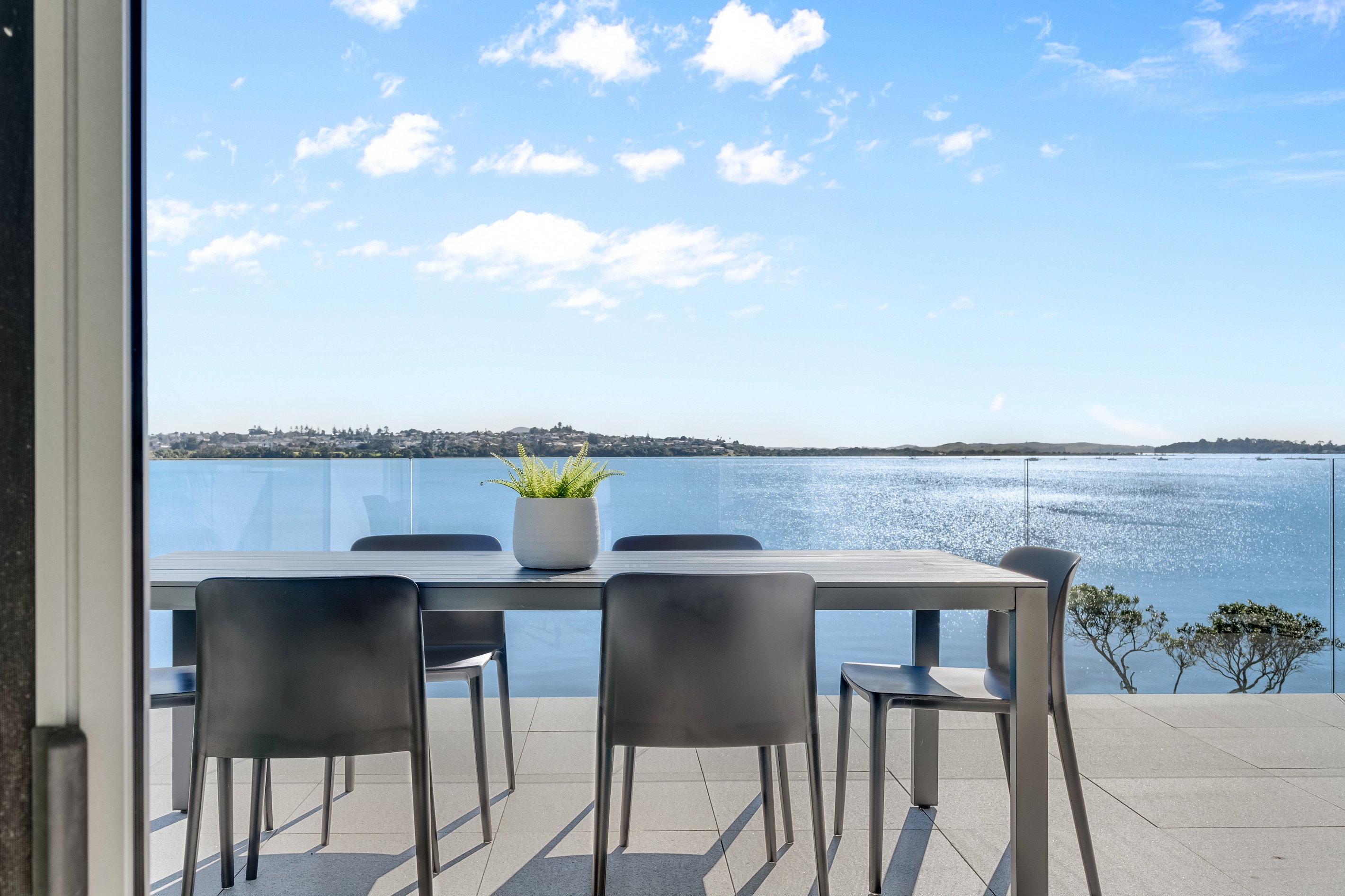 2/42 Bramley Drive, Farm Cove, Manukau City