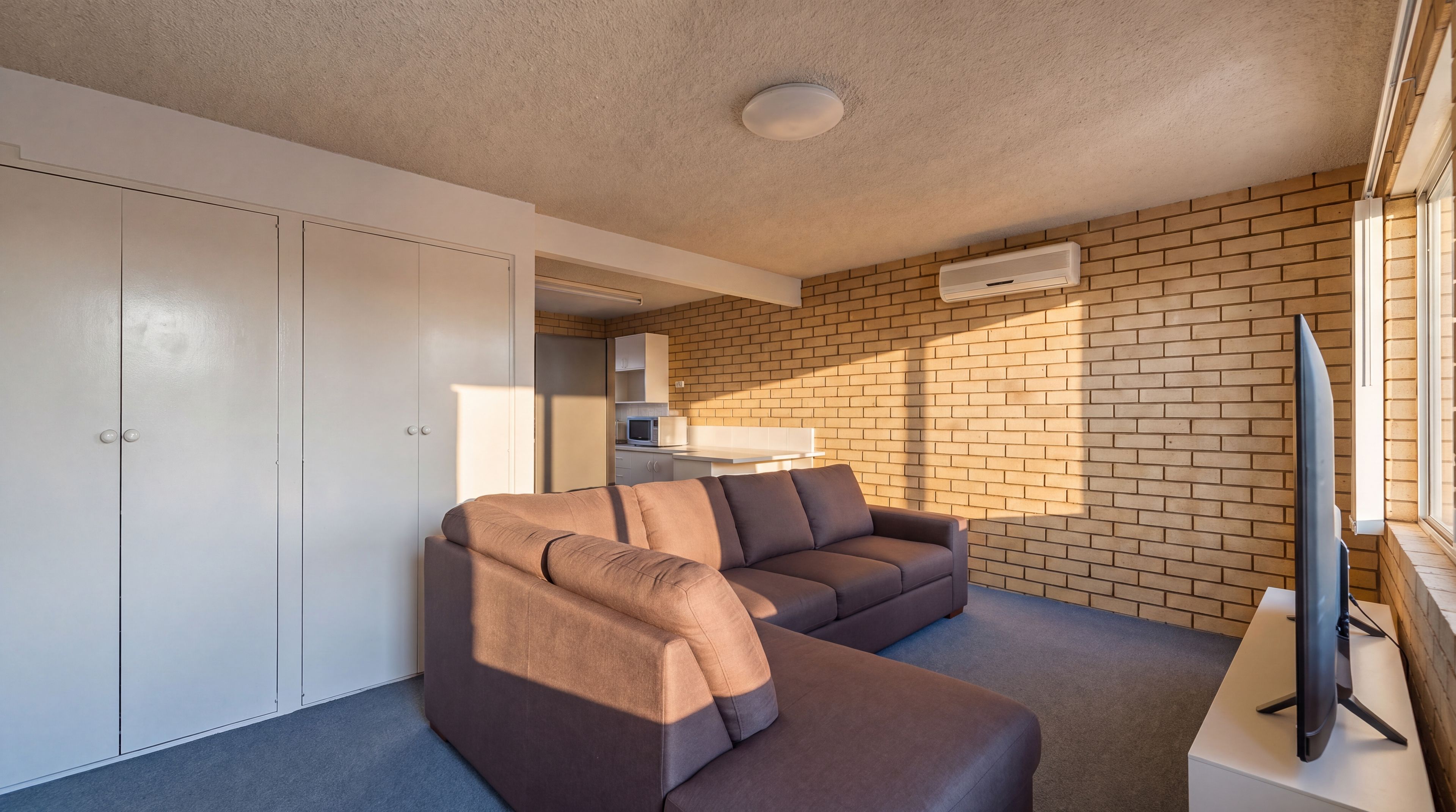 1/150 Oliver Street — photo 4 of 16