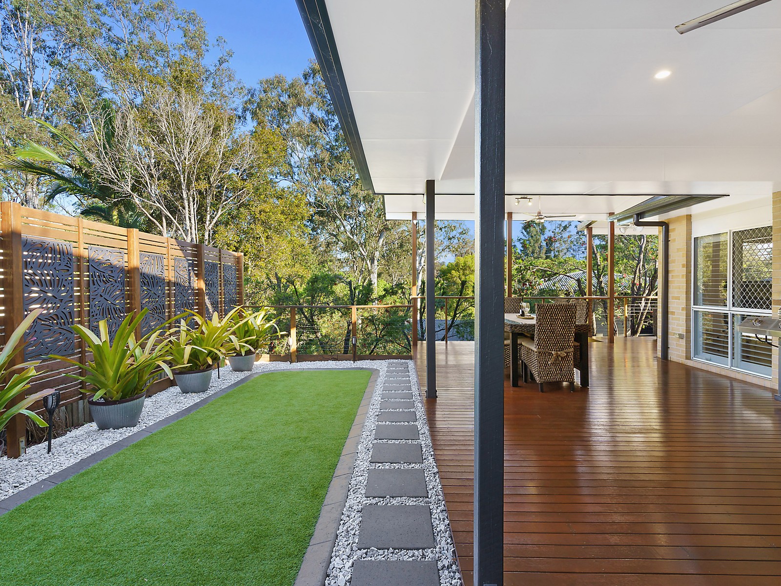 1 Loftus Place, Arana Hills, QLD 4054