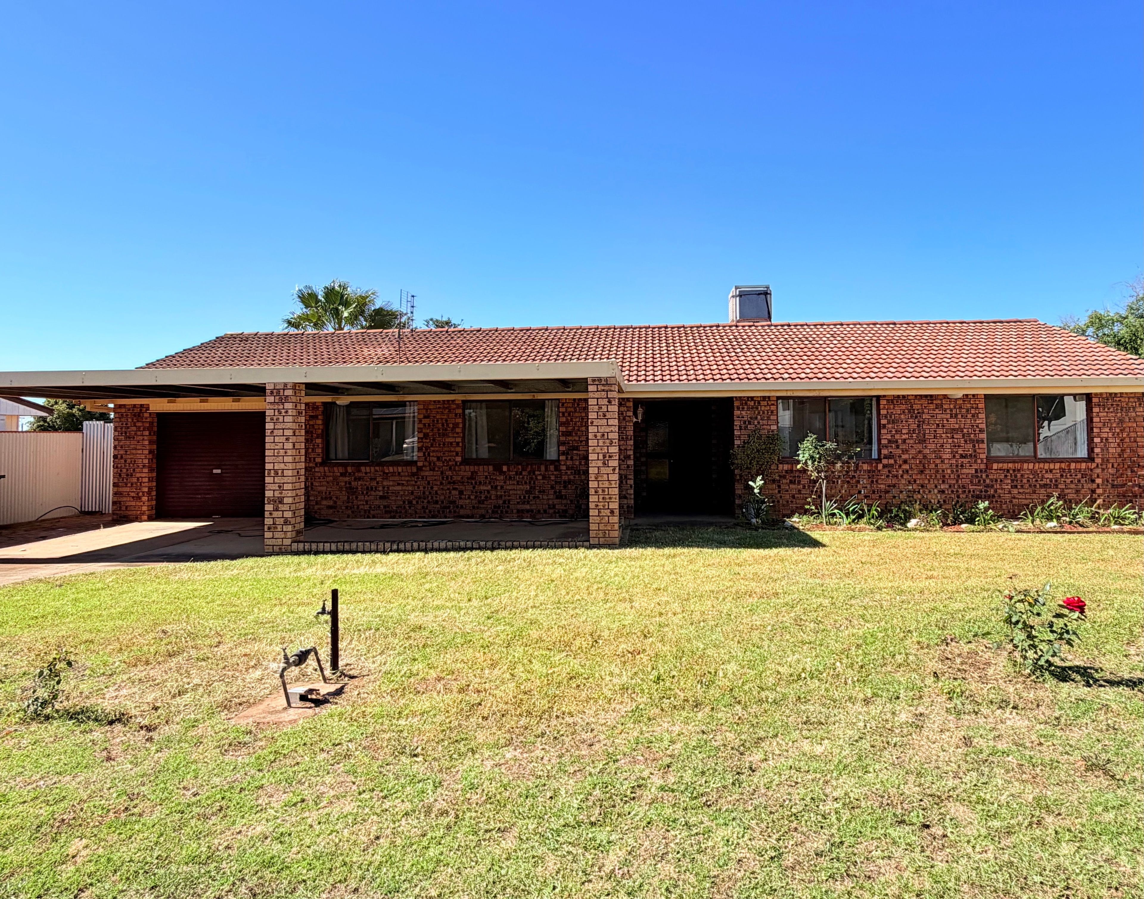10 Medlyn Street — photo from Ray White Parkes