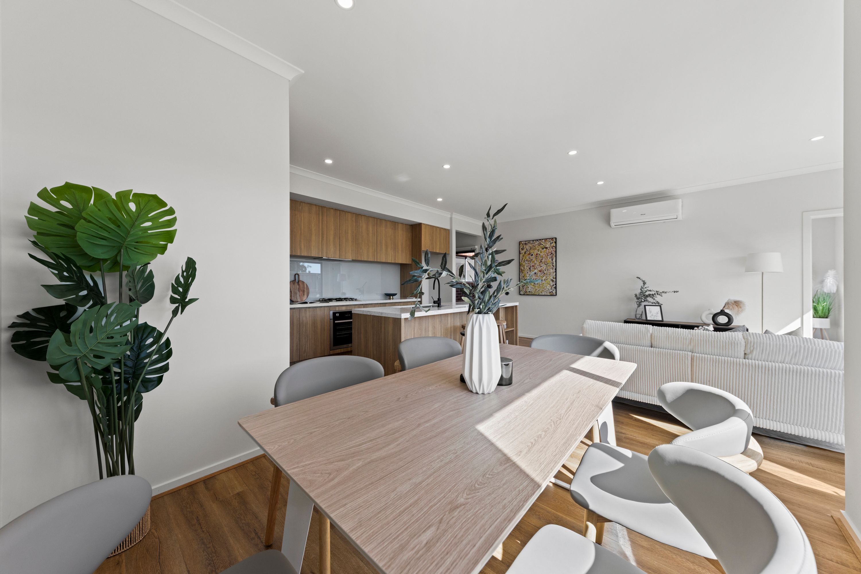 4 Handley Crescent — photo 8 of 24