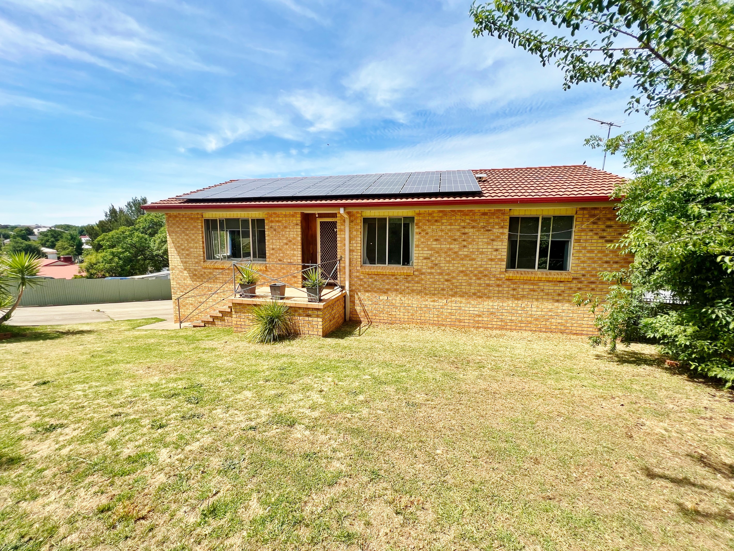 110 Edwards Street, Young, NSW 2594