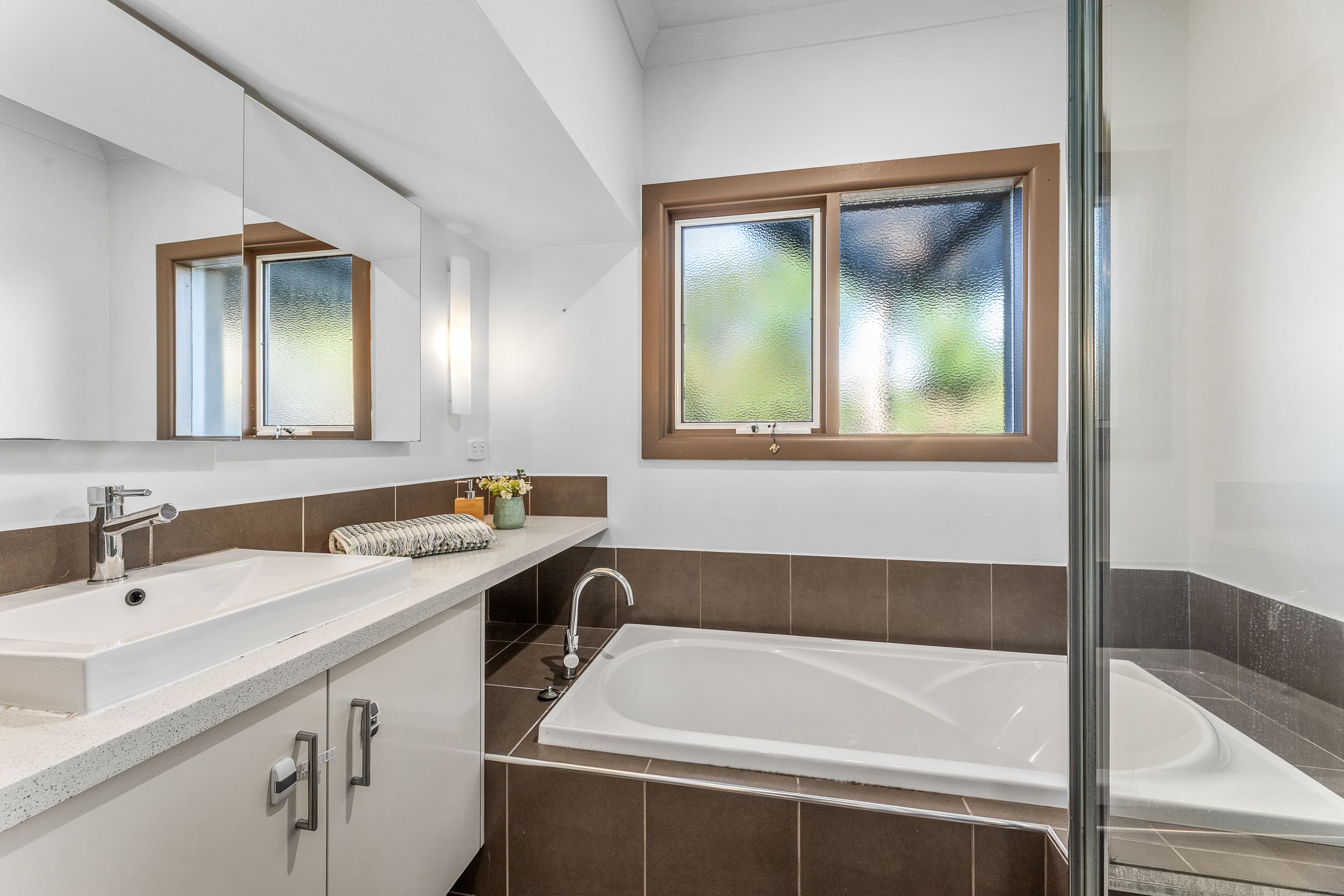 68 Heathfield Rise — photo 12 of 15