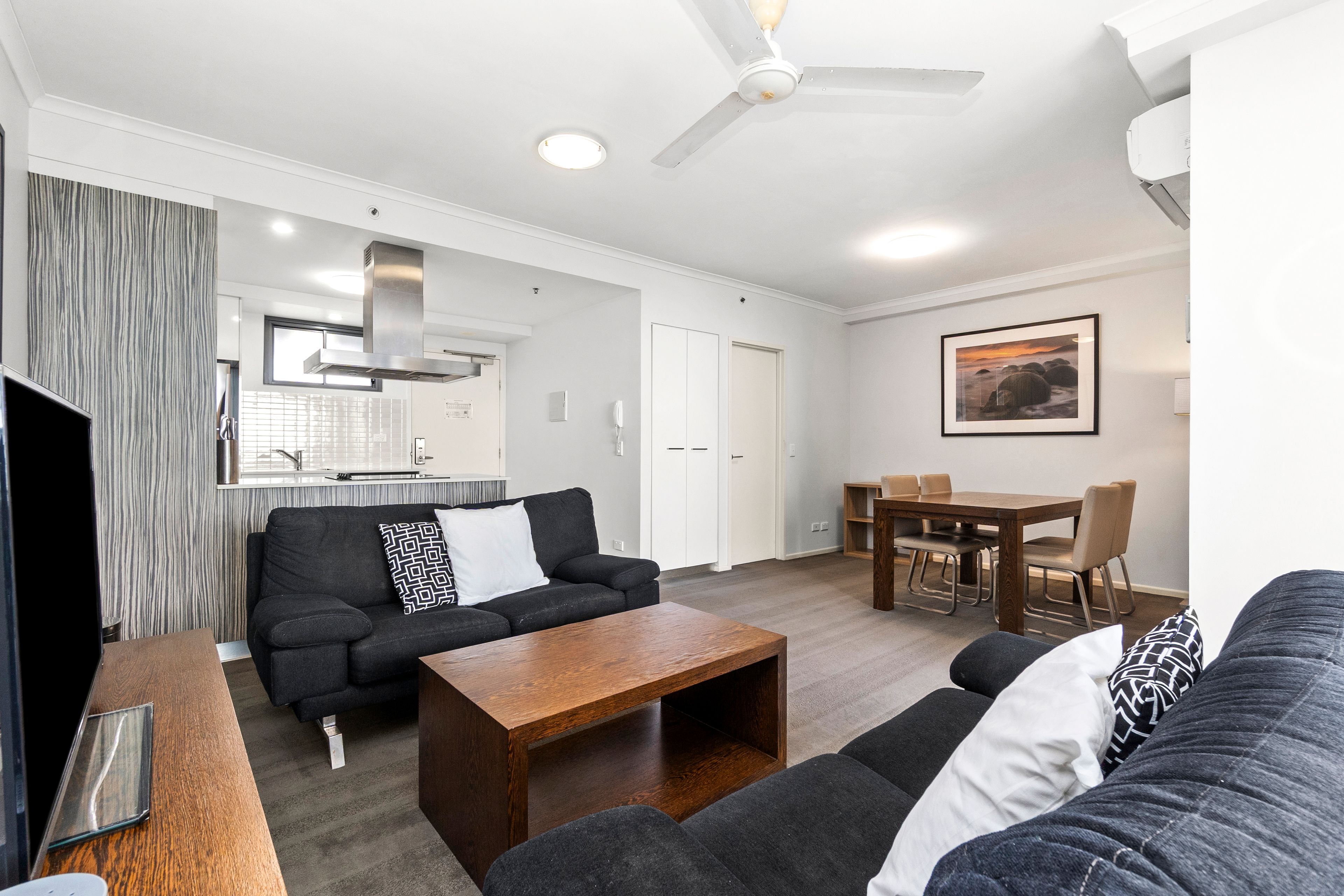 806/79 Smith Street — photo 6 of 17
