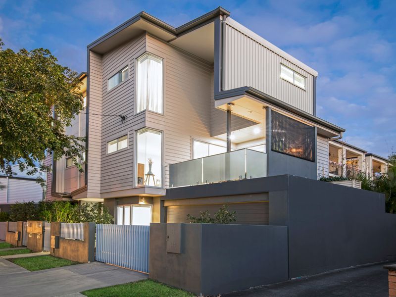 54 Barton Road, Hawthorne QLD 4171