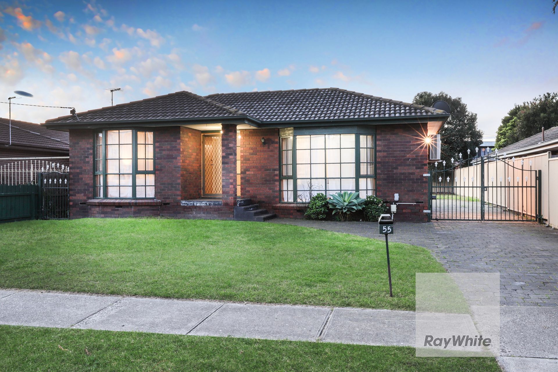 55 The Circuit, Gladstone Park, VIC 3043